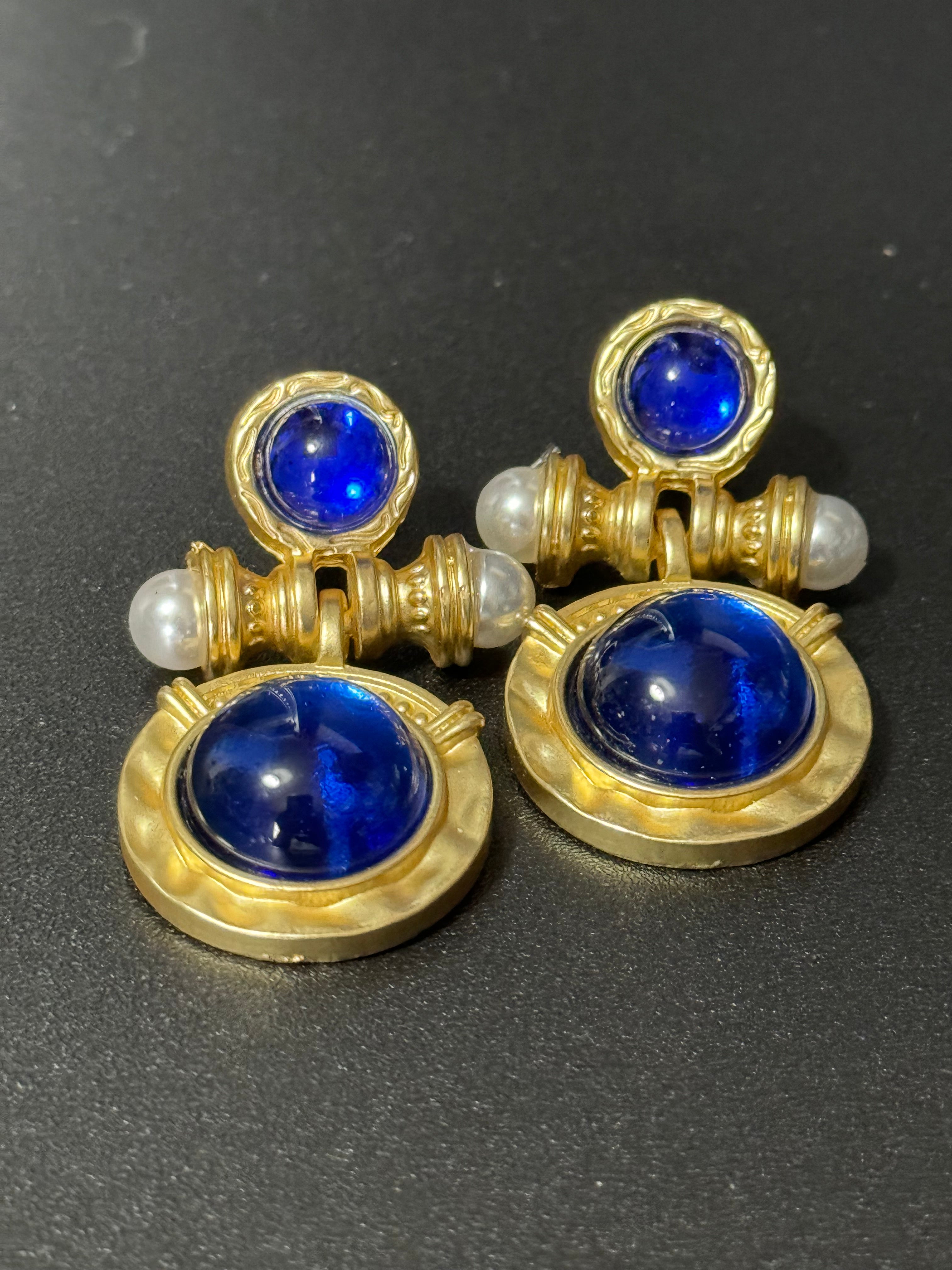 Etruscan gold sapphire blue faux pearl gripoix style cabochon round pierced drop earrings