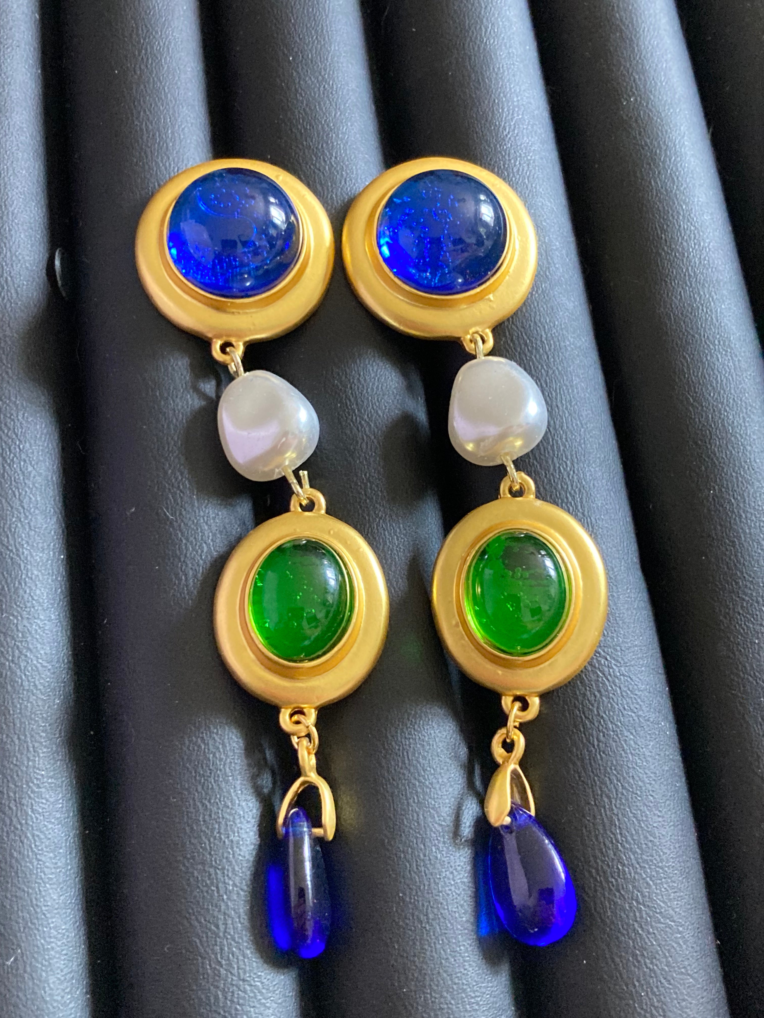 Dangly gold emerald sapphire pearl gripoix style cabochon round pierced drop earrings