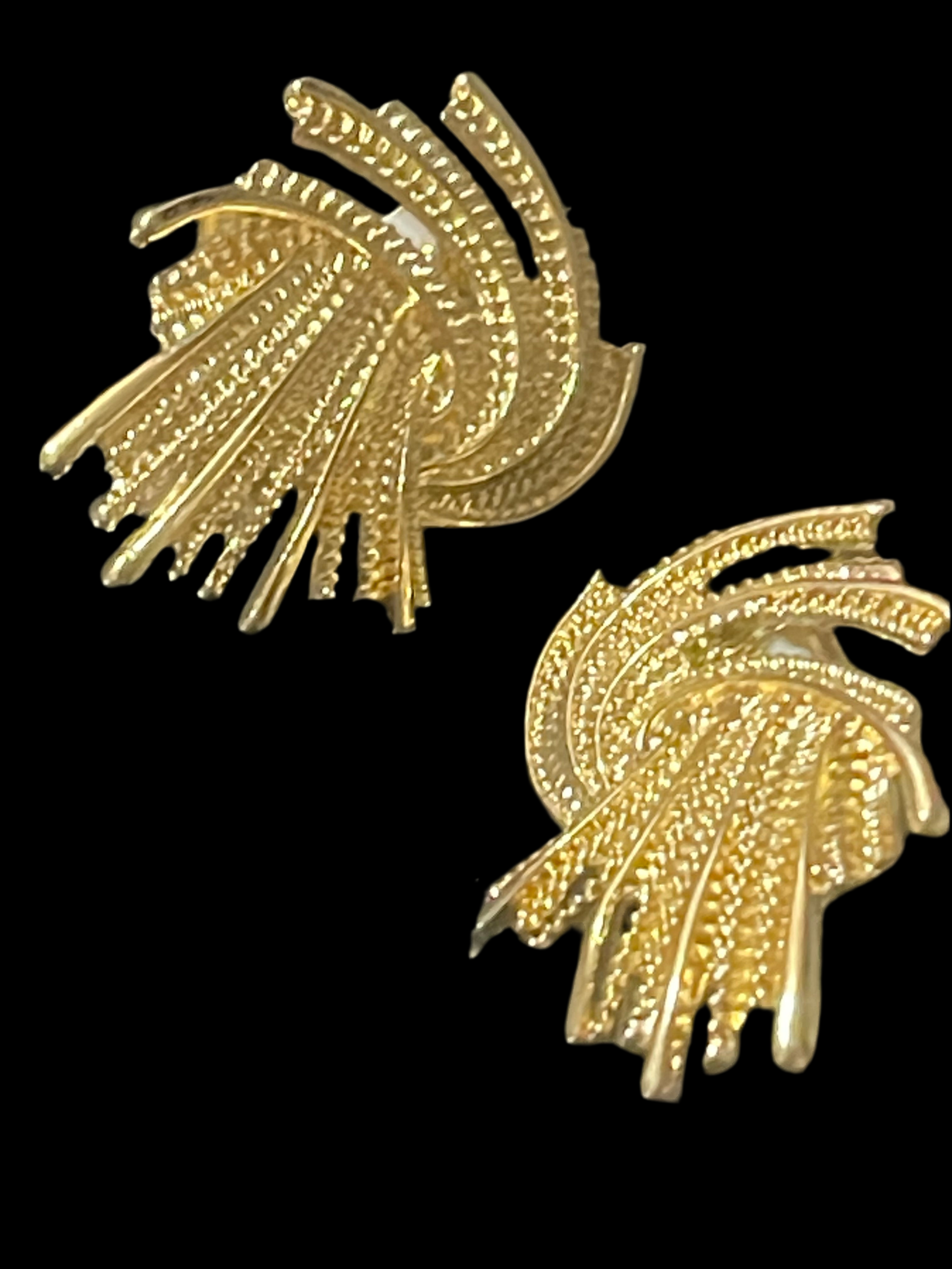 Modernist gold abstract swirl wheat sheaf clip on earrings