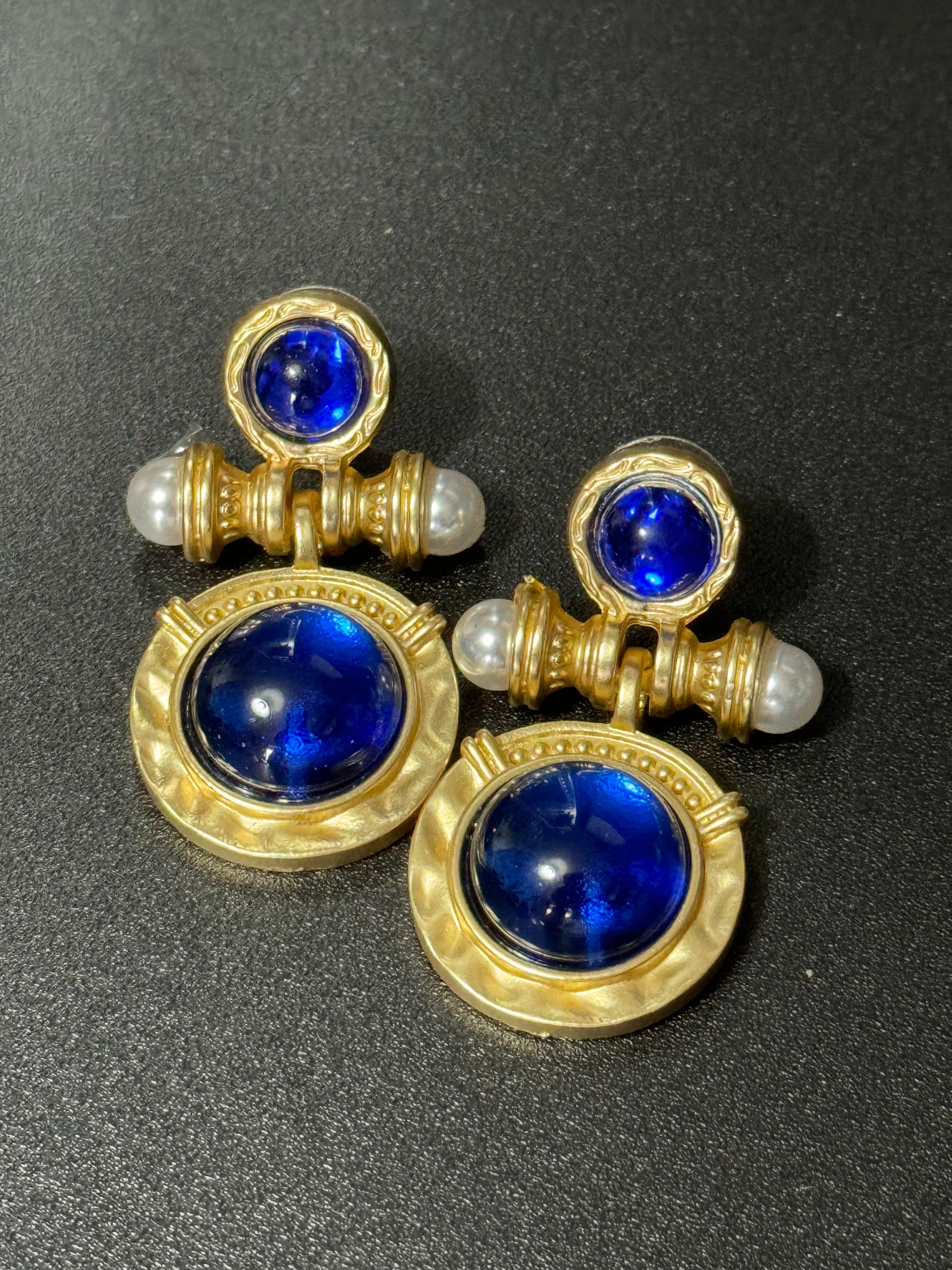 Etruscan gold sapphire blue faux pearl gripoix style cabochon round pierced drop earrings