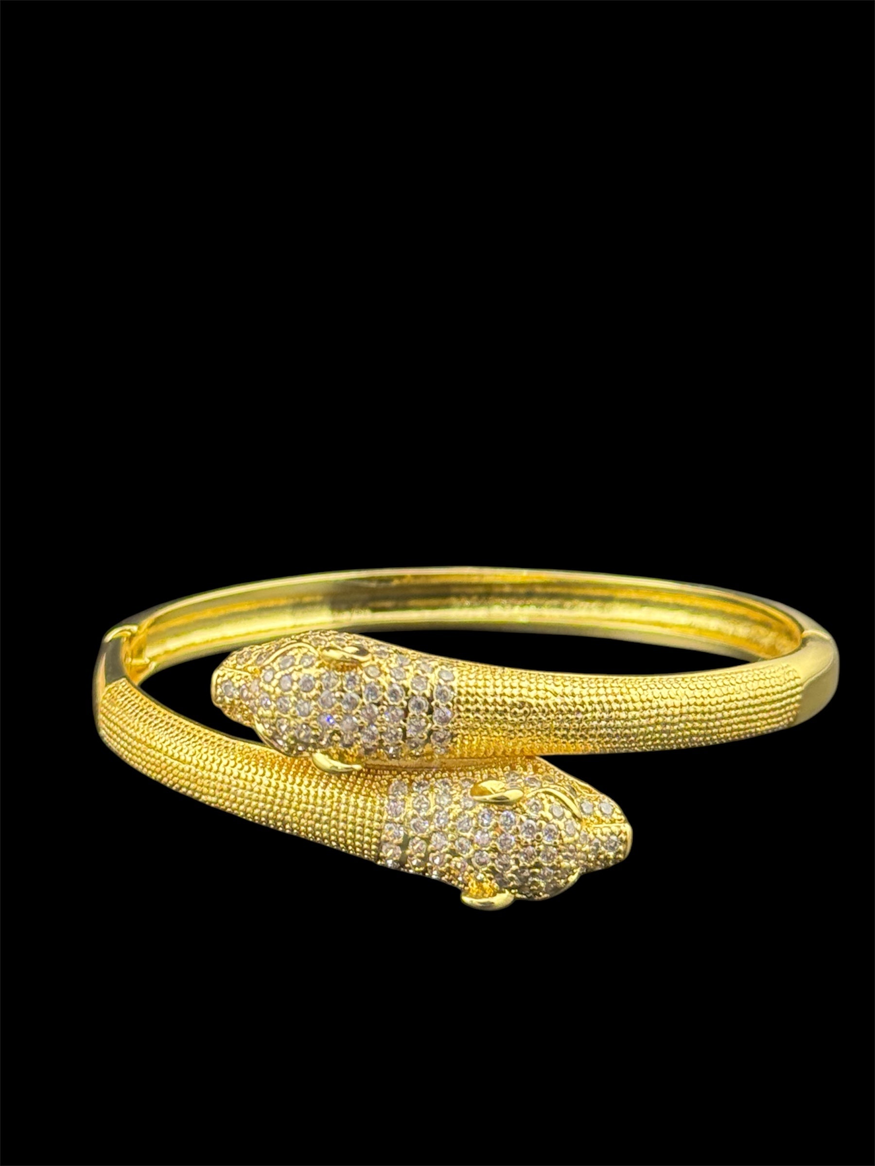 Classic gold plated Stainless Steel diamanté CZ encrusted Crystal Leopard clamper Bangles Animal Bracelets