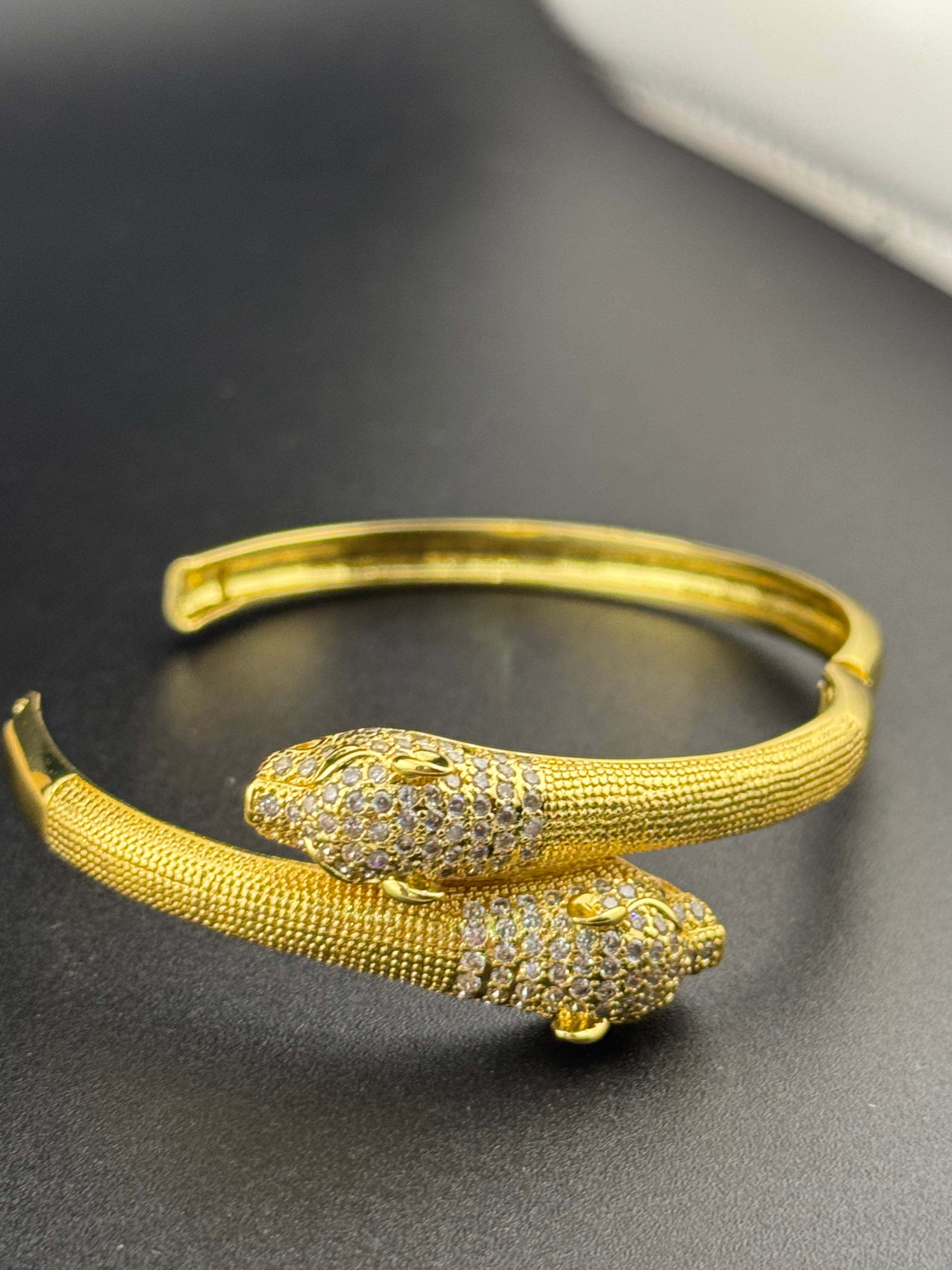 Classic gold plated Stainless Steel diamanté CZ encrusted Crystal Leopard clamper Bangles Animal Bracelets