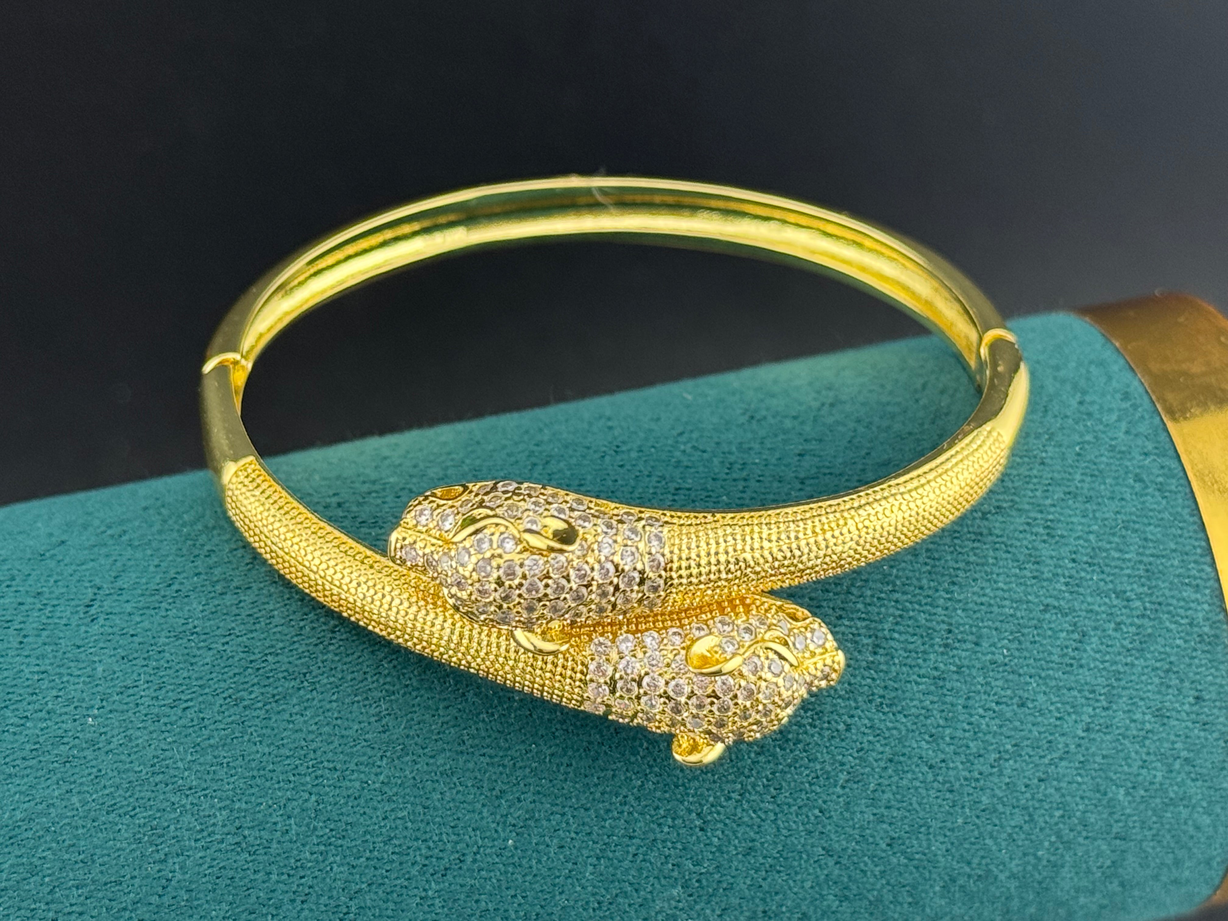 Classic gold plated Stainless Steel diamanté CZ encrusted Crystal Leopard clamper Bangles Animal Bracelets