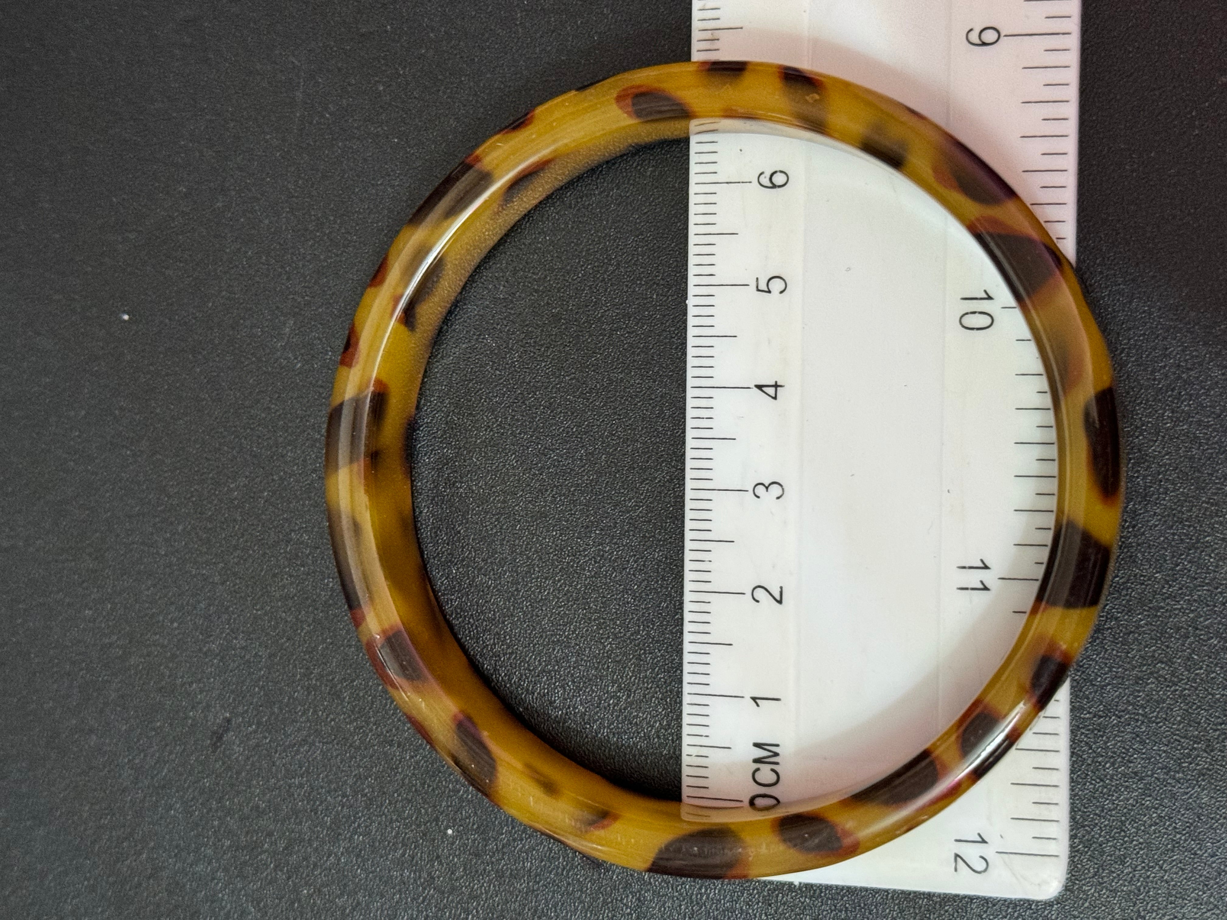 Faux tortoiseshell slim brown Perspex plastic bangle bracelet