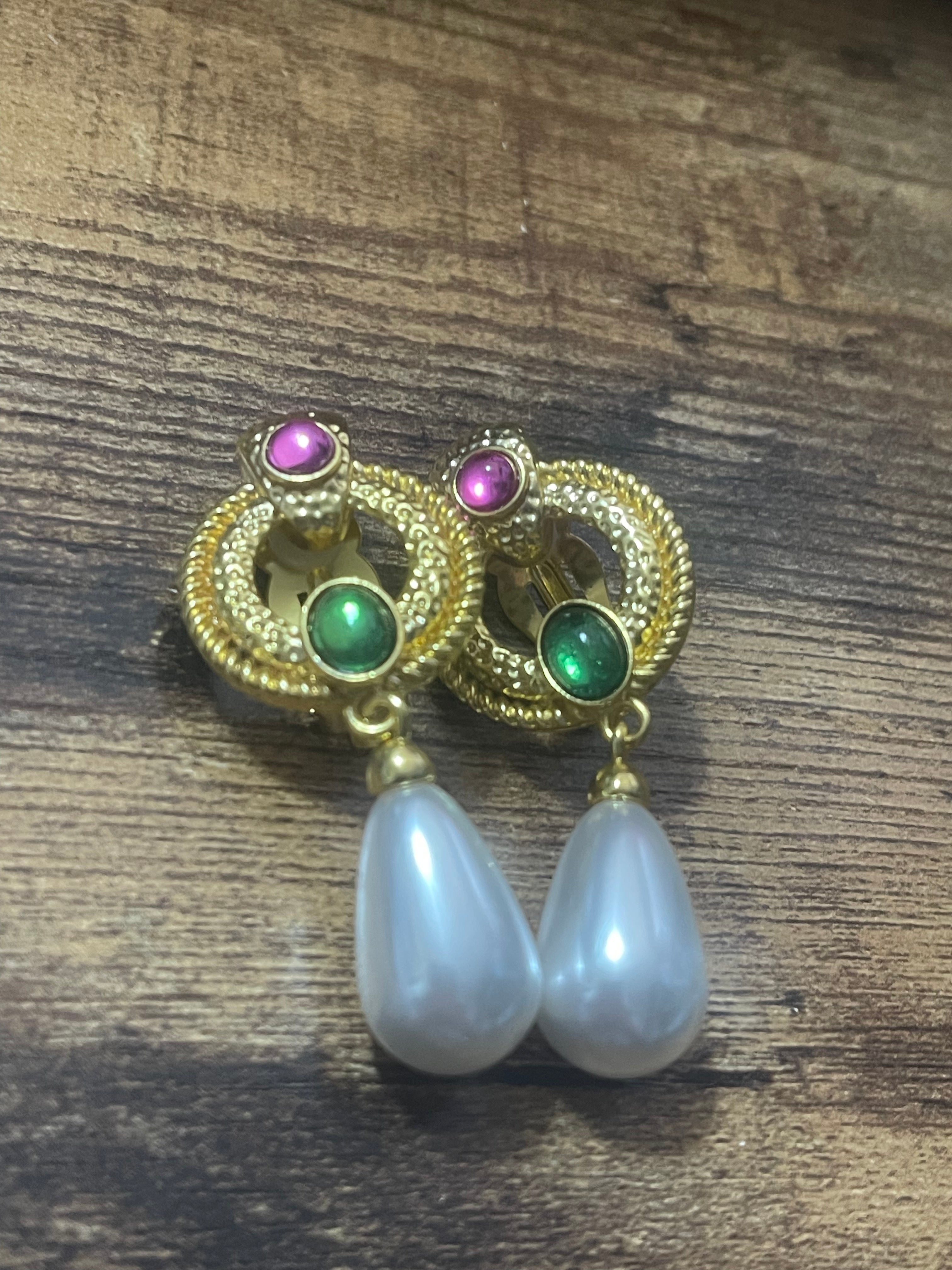 Dangly gold emerald pink pearl teardrop gripoix style clip on drop earrings