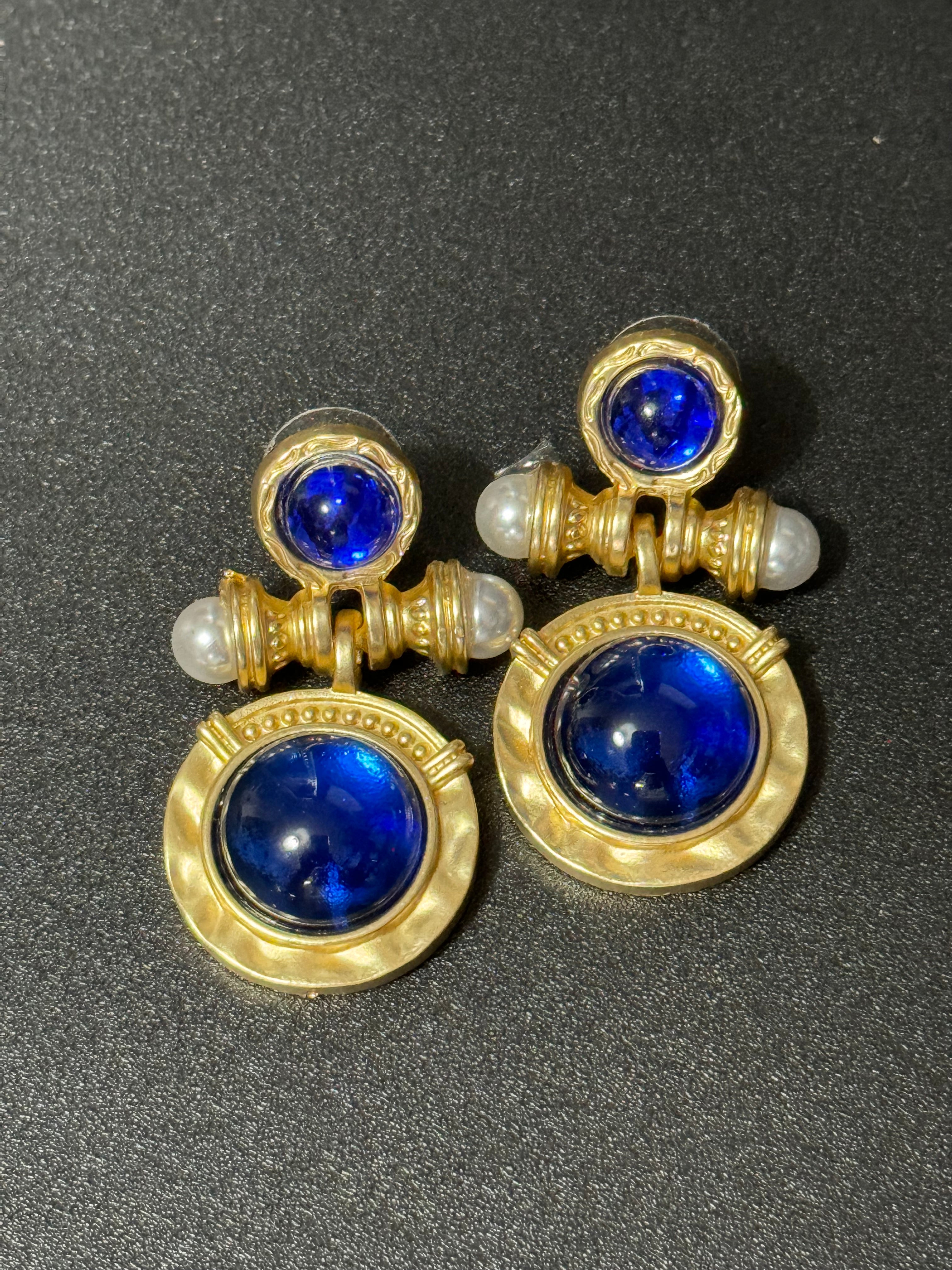 Etruscan gold sapphire blue faux pearl gripoix style cabochon round pierced drop earrings