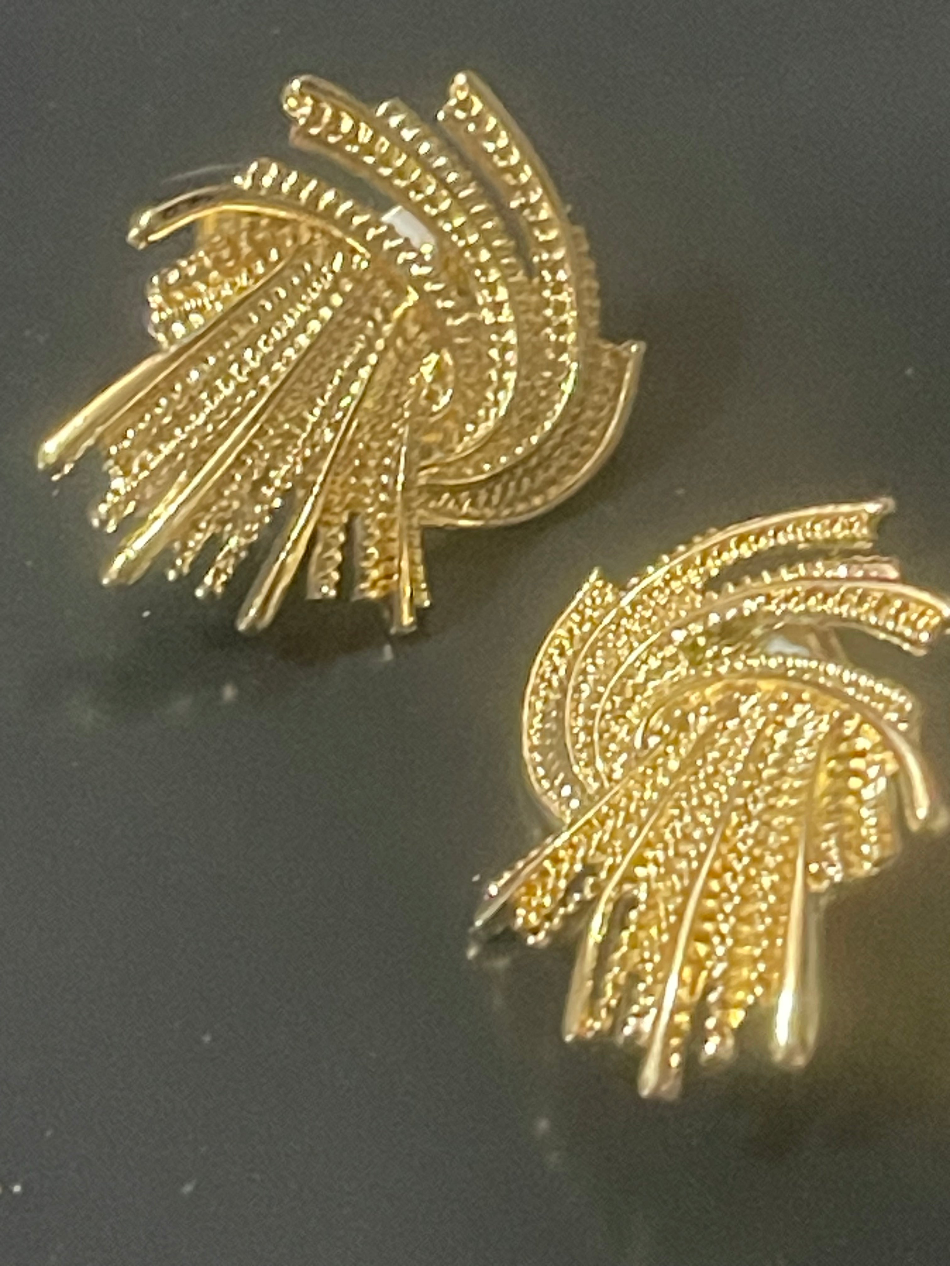 Modernist gold abstract swirl wheat sheaf clip on earrings