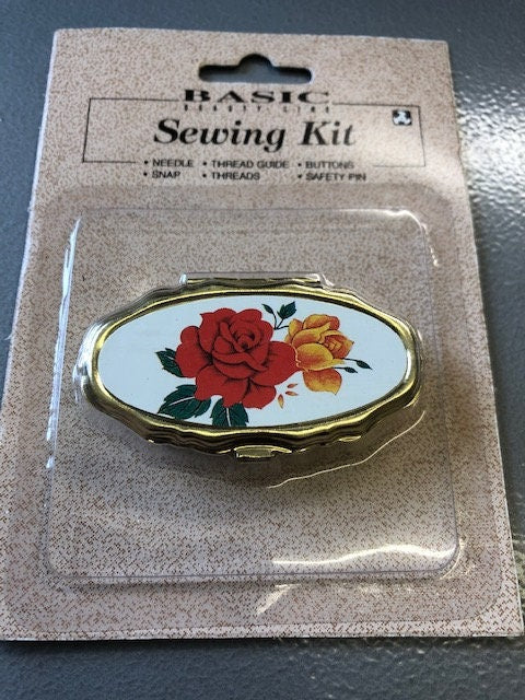 Retro Miniature floral pocket handbag sized sewing kit thread buttons safety pin poppers needle case etui red roses ditsy pill box case