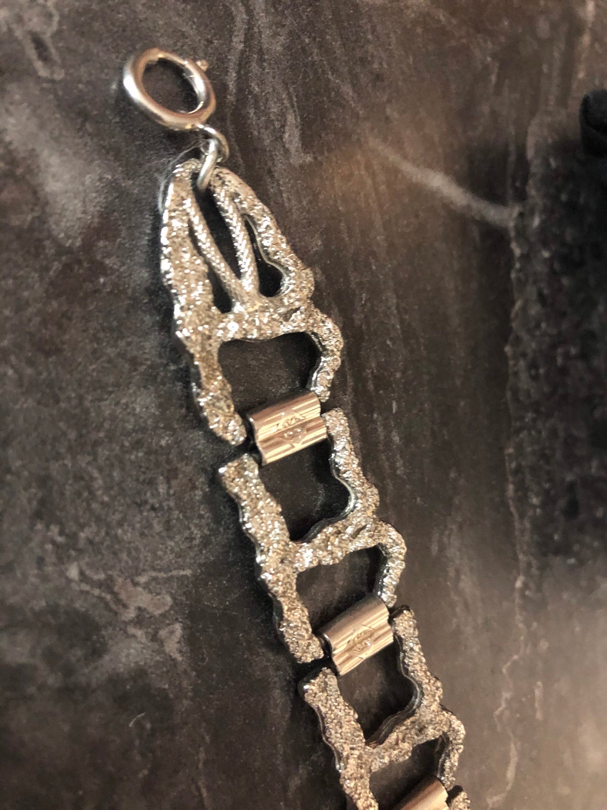 Brutalist silver tone bark textured chain link bracelet