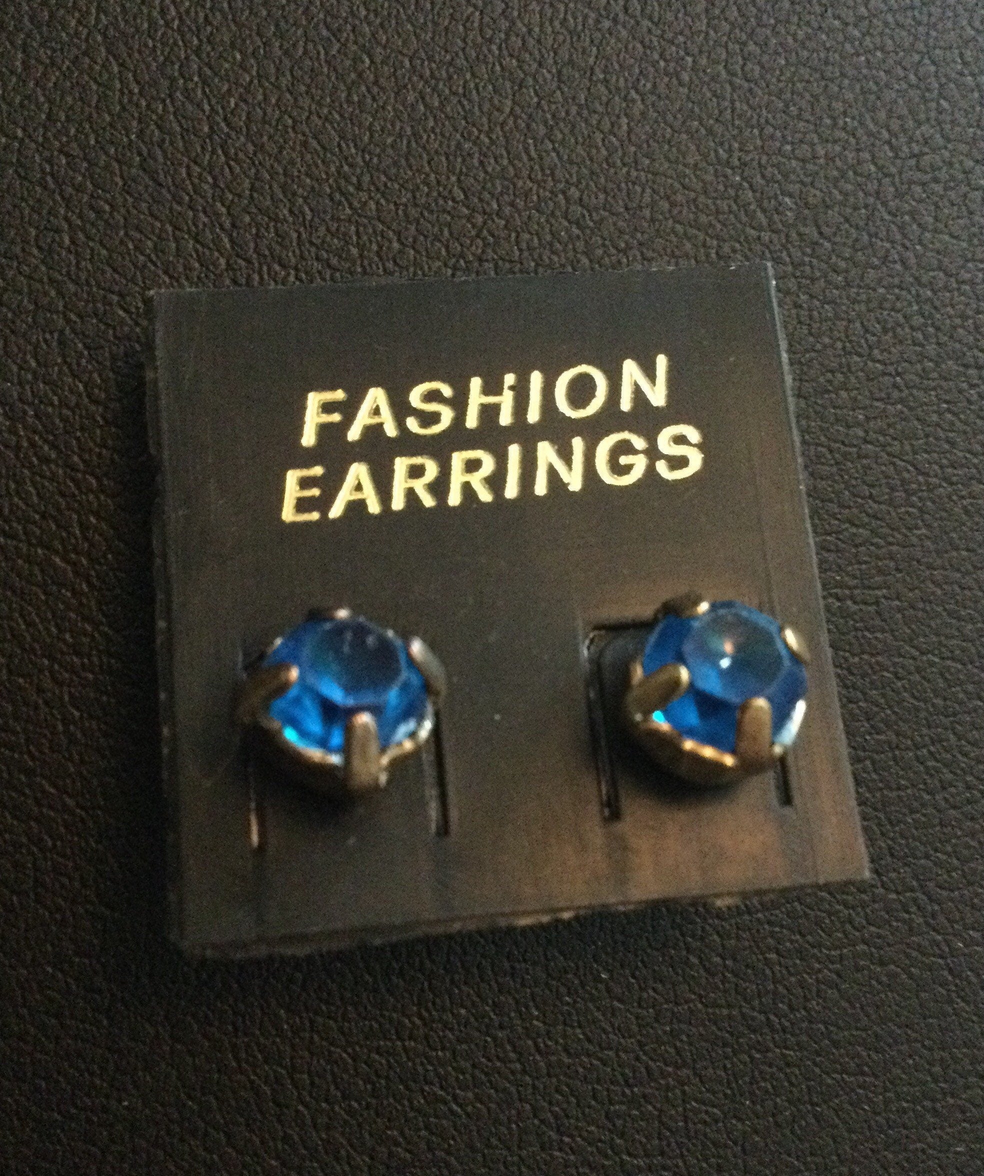 small gold tone sapphire stud earrings bright azure blue diamanté