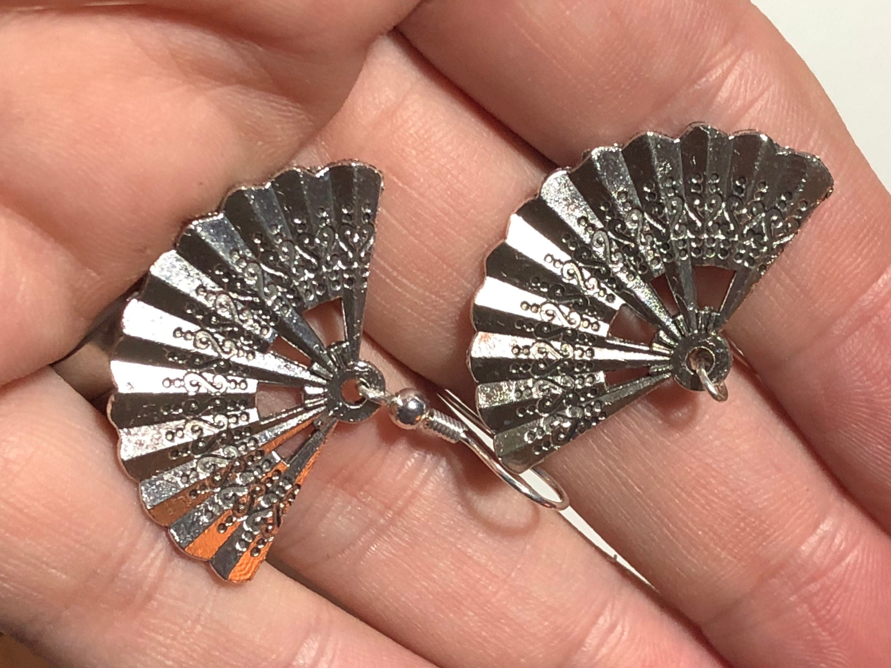 Vintage silver tone eastern  Chinese Japanese hand fan earrings pierced ears