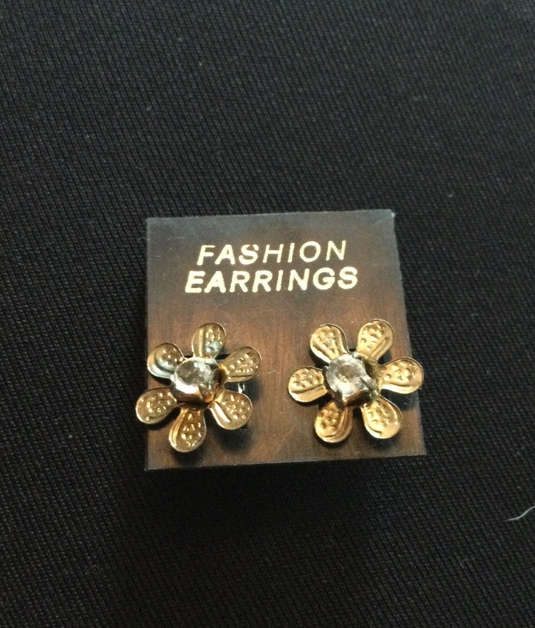 Vintage small gold tone floral stud earrings diamanté