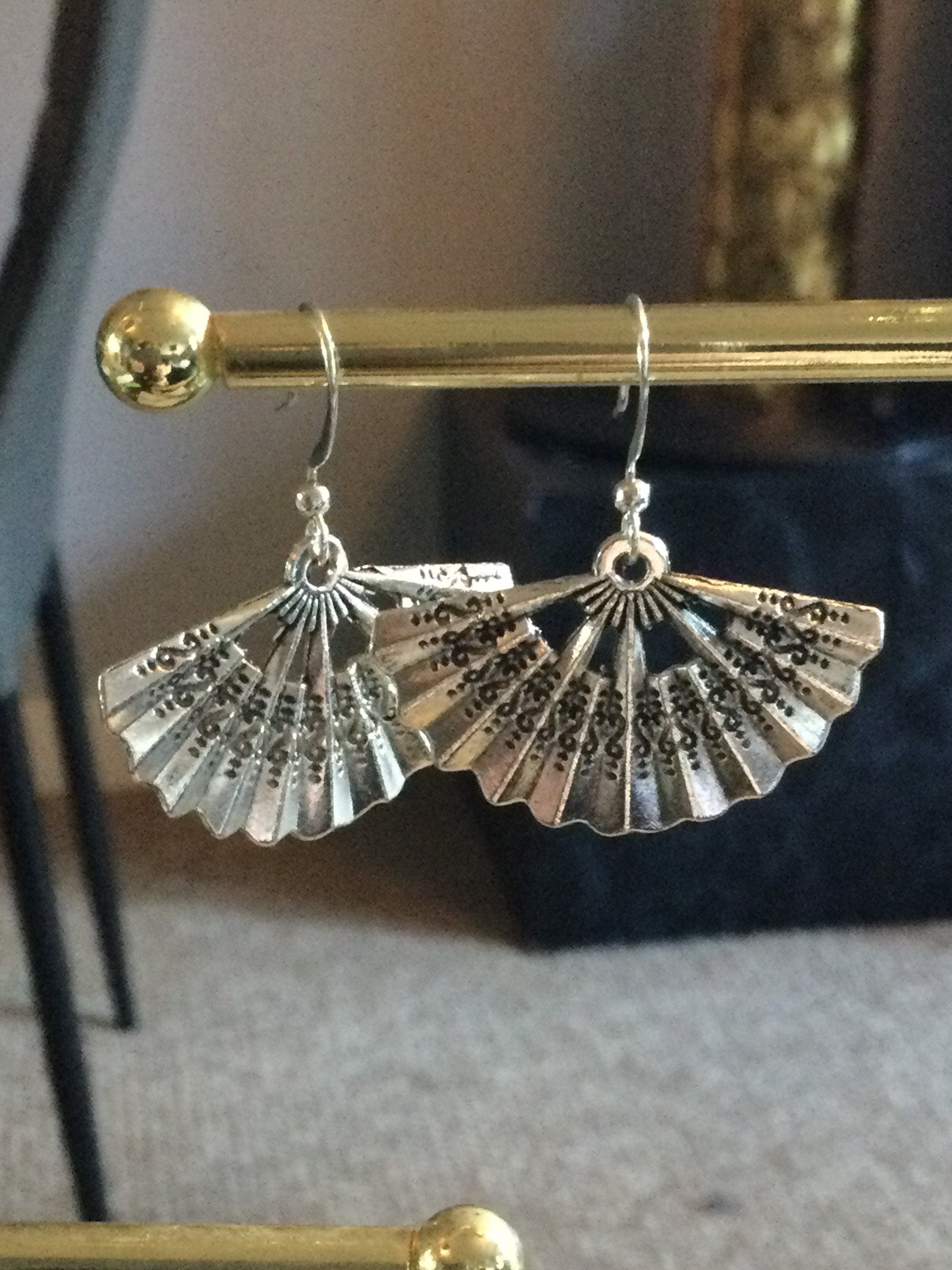 Vintage silver tone eastern  Chinese Japanese hand fan earrings pierced ears