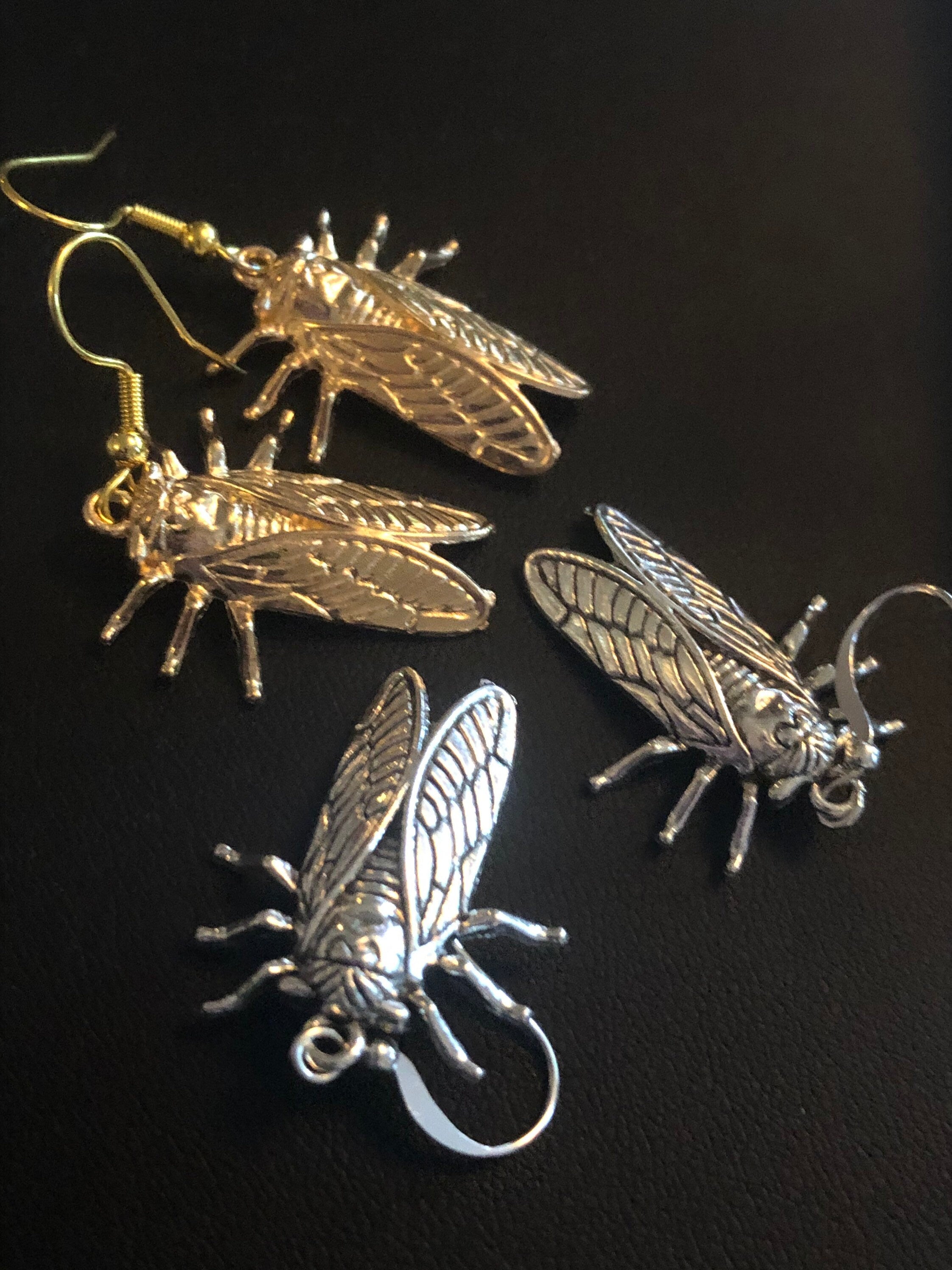 Silver tone Cicada bug insect drop earrings pierced ears