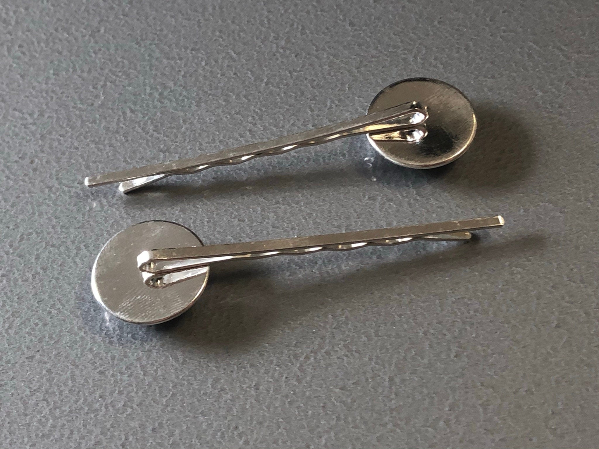 pair of vintage style art deco lady hair clips silver tone grip