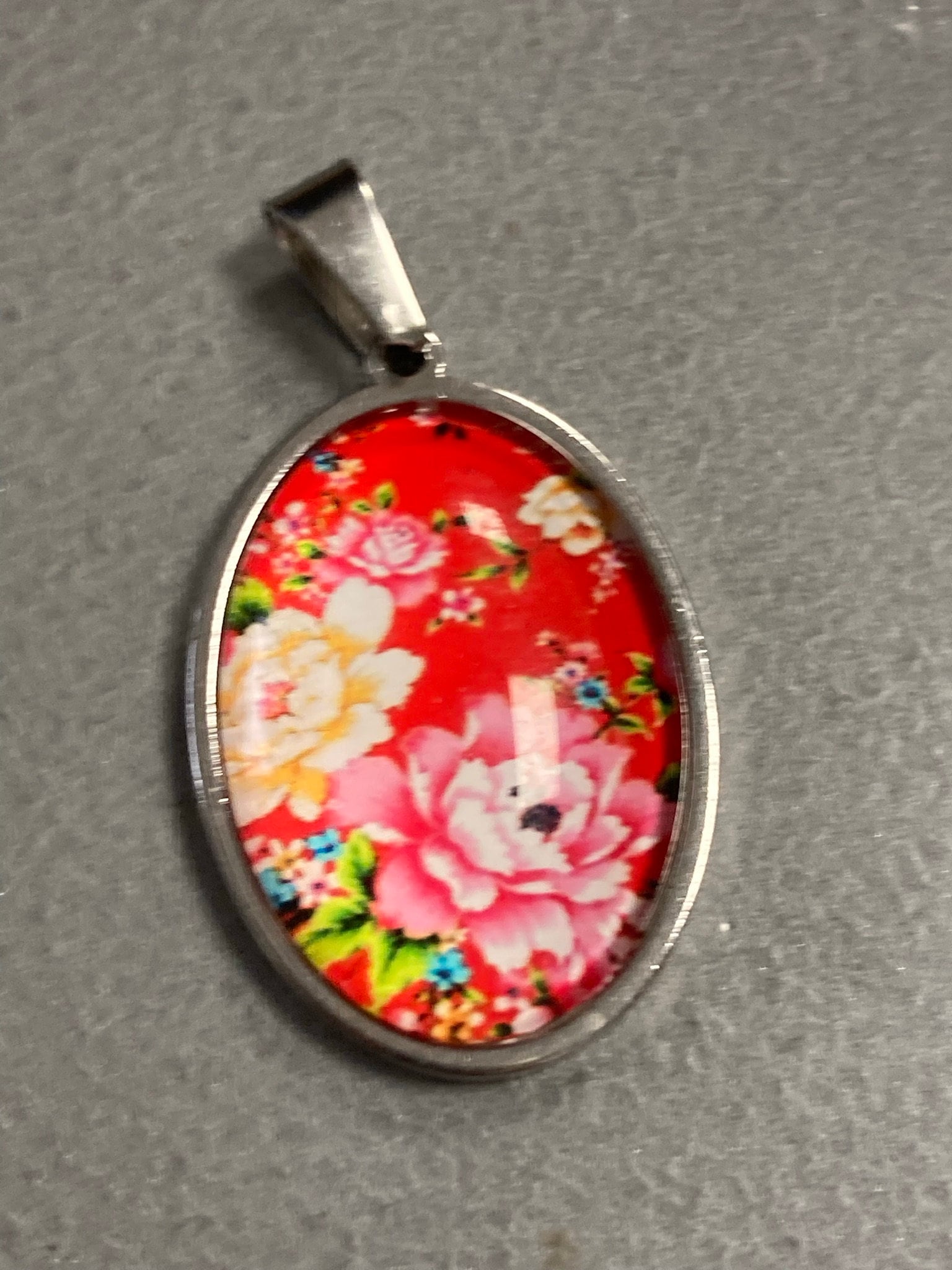 Red & Pink roses garden flowers oval glass cabochon pendant for necklace in silver plated flat back