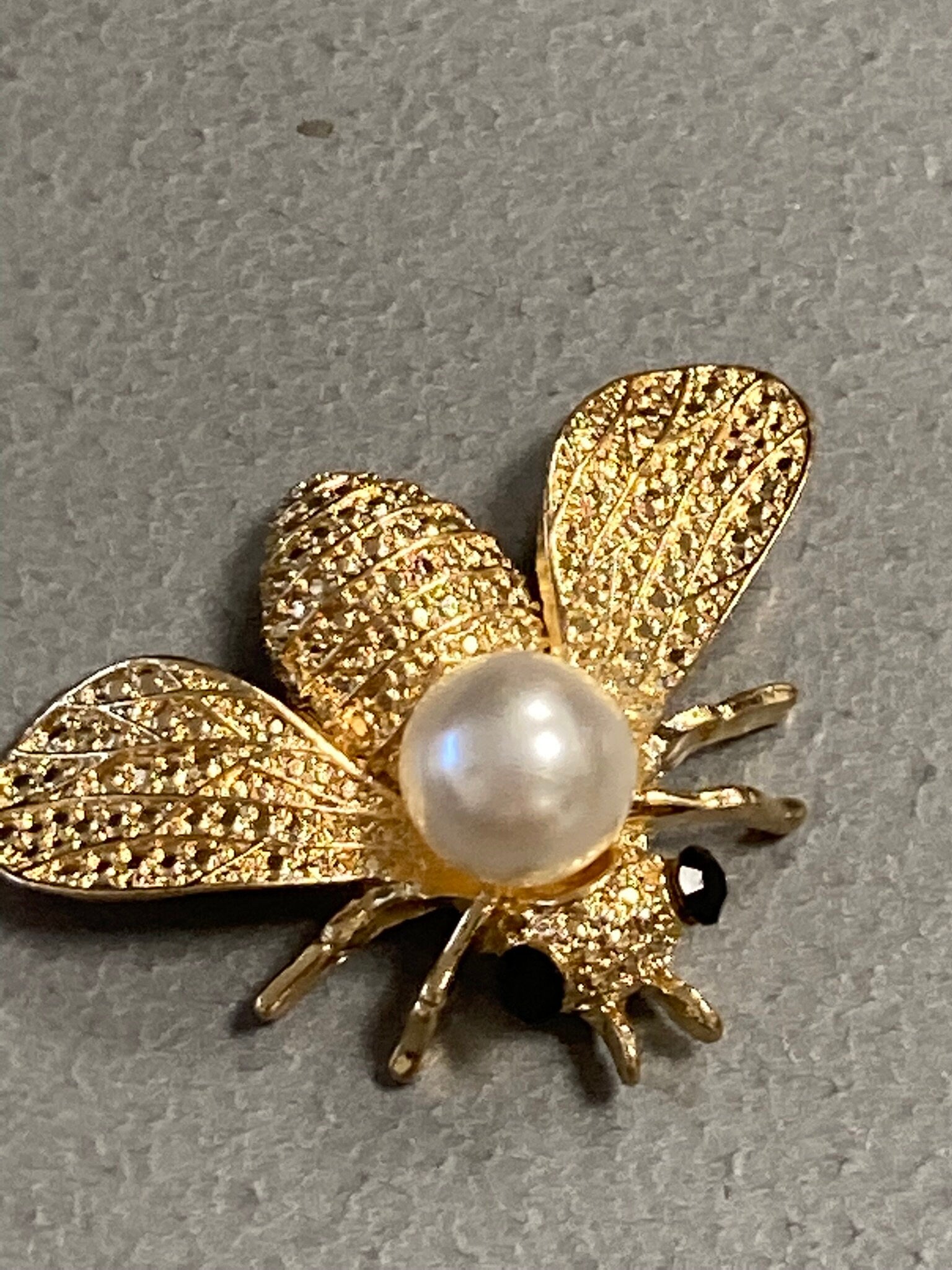 Bumble bee embellishment faux pearl gold tone sew glue on