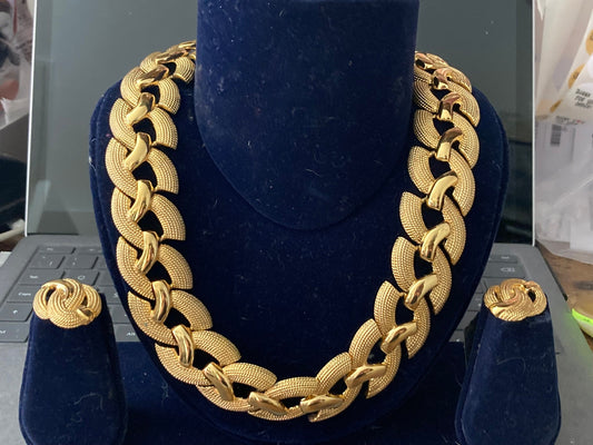 NAPIER Vintage gold tone signed choker collar gold necklace and pierced earring matching set