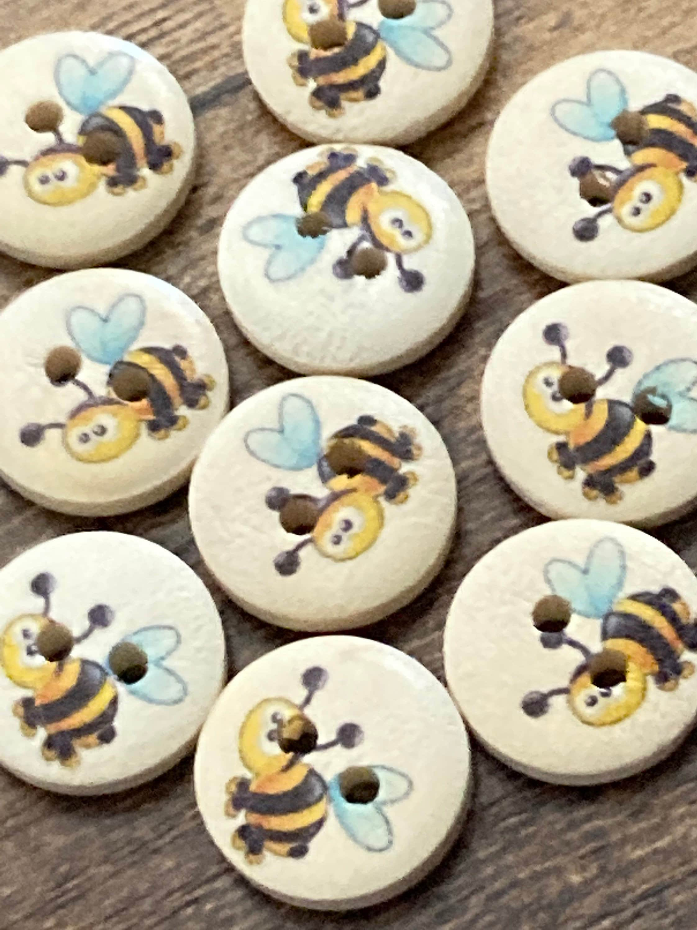 10 x 15mm round bumble bee wooden buttons