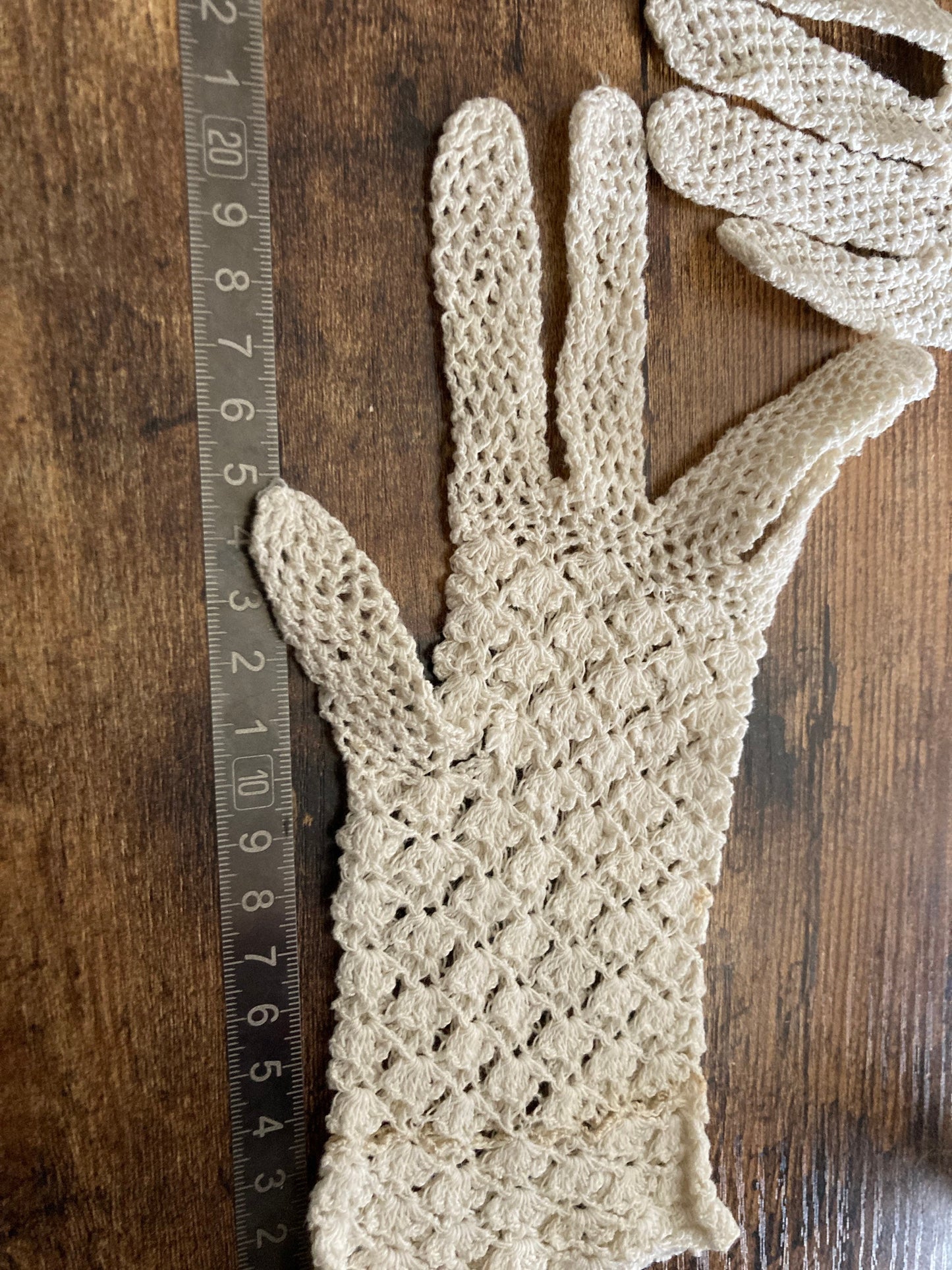 Small size 6 crocheted cream vintage gloves short mid length