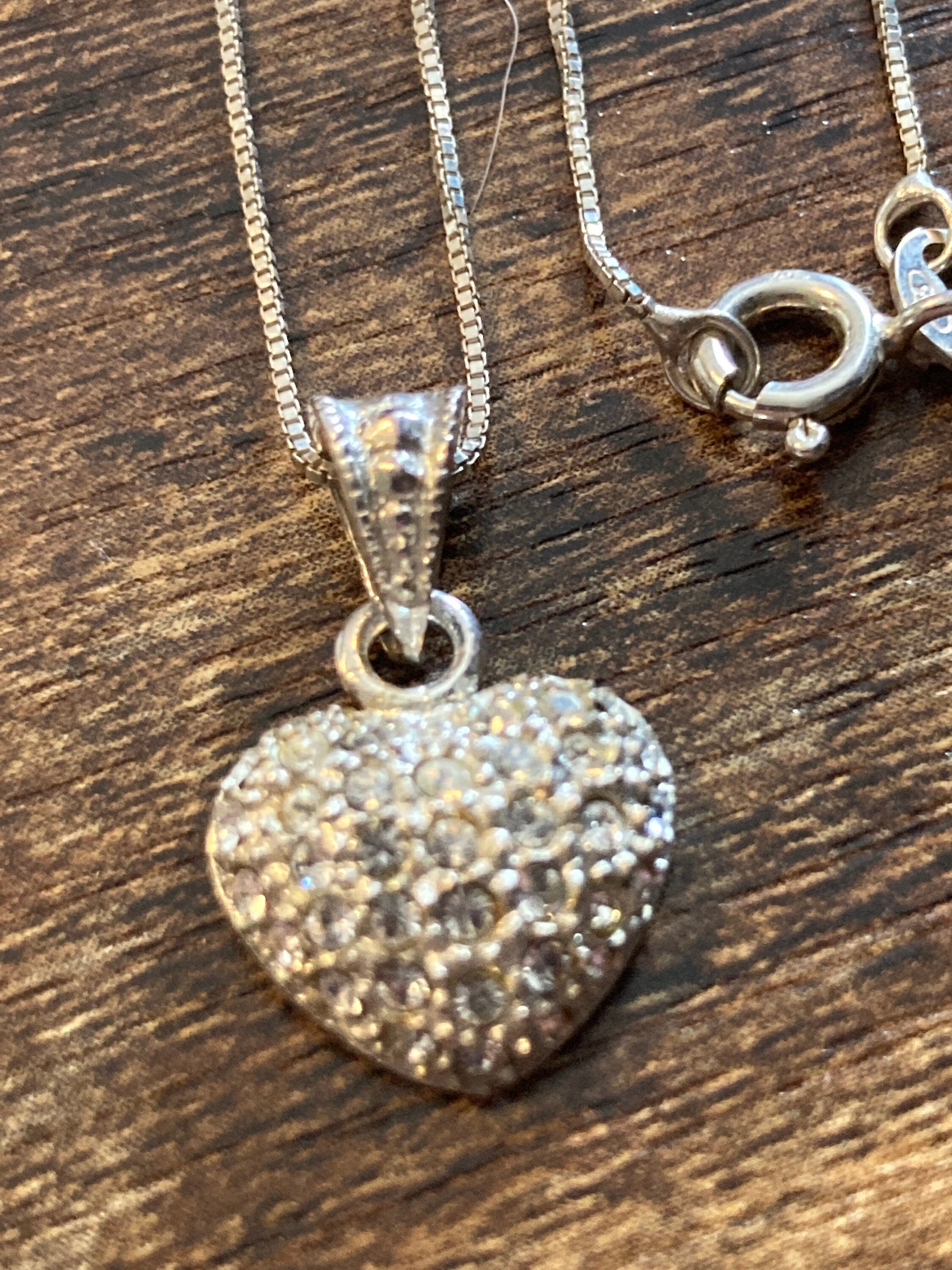 retro 925 Sterling silver diamanté heart pendant necklace on a 44 cm chain