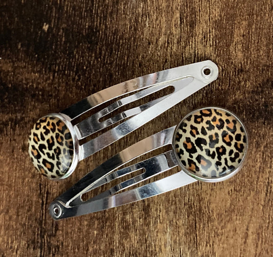 16mm round pair of animal leopard print hair clips silver tone snap lock closure