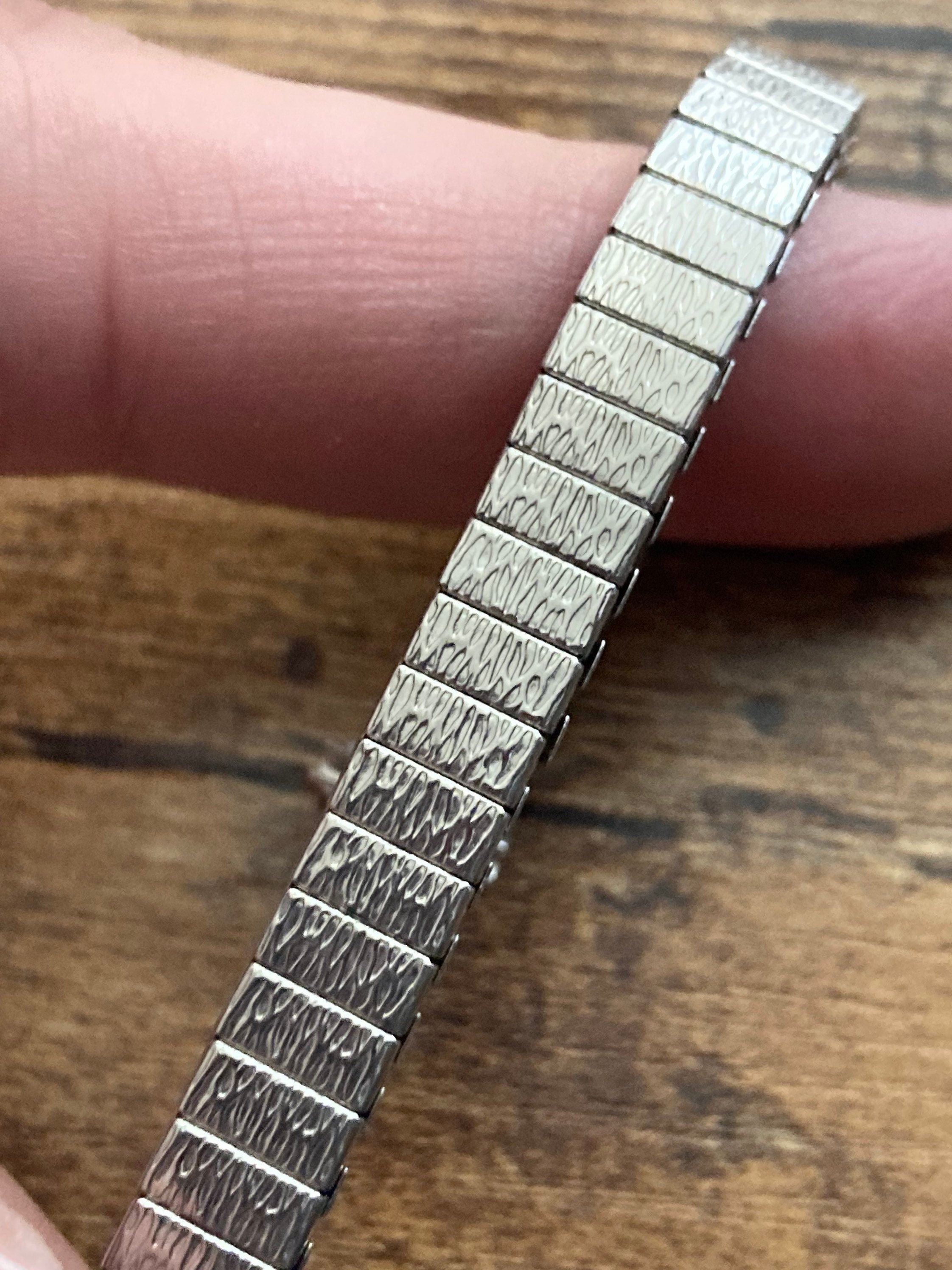 Silver tone thin Expanding stretch replacement ladies metal watch strap