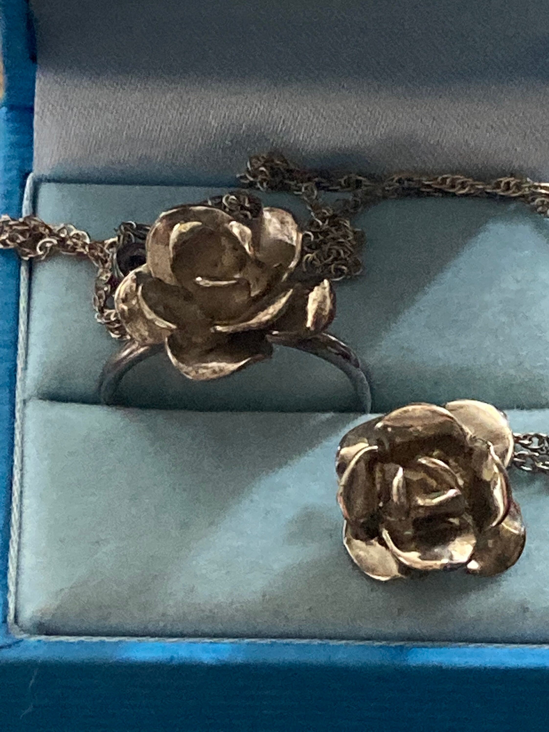 925 Sterling silver rose size N dress ring with matching pendant on 44cm fine silver chain jewellery set