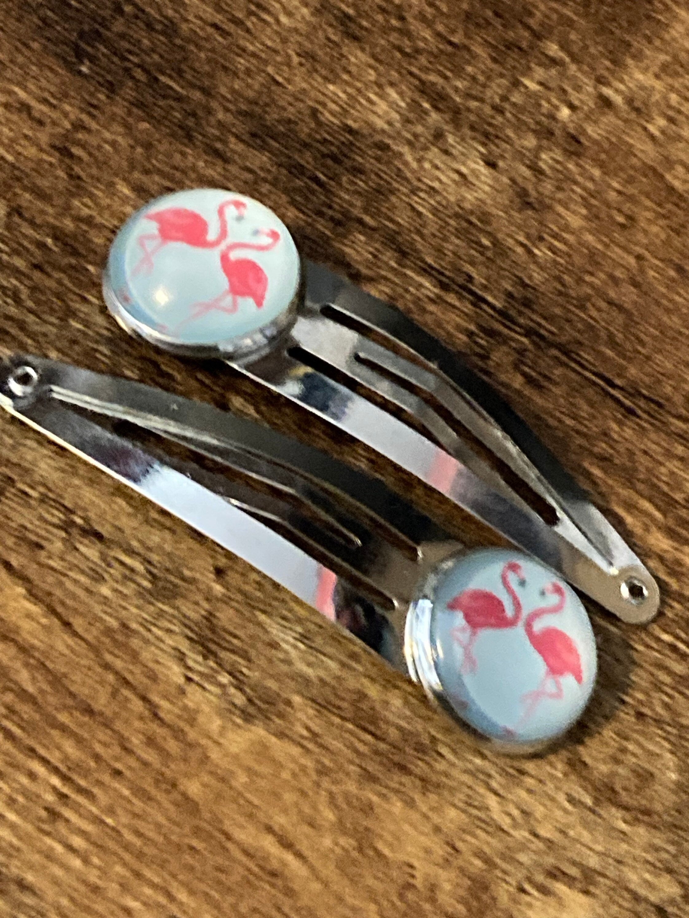 Kissing flamingo hair clips silver tone snap lock