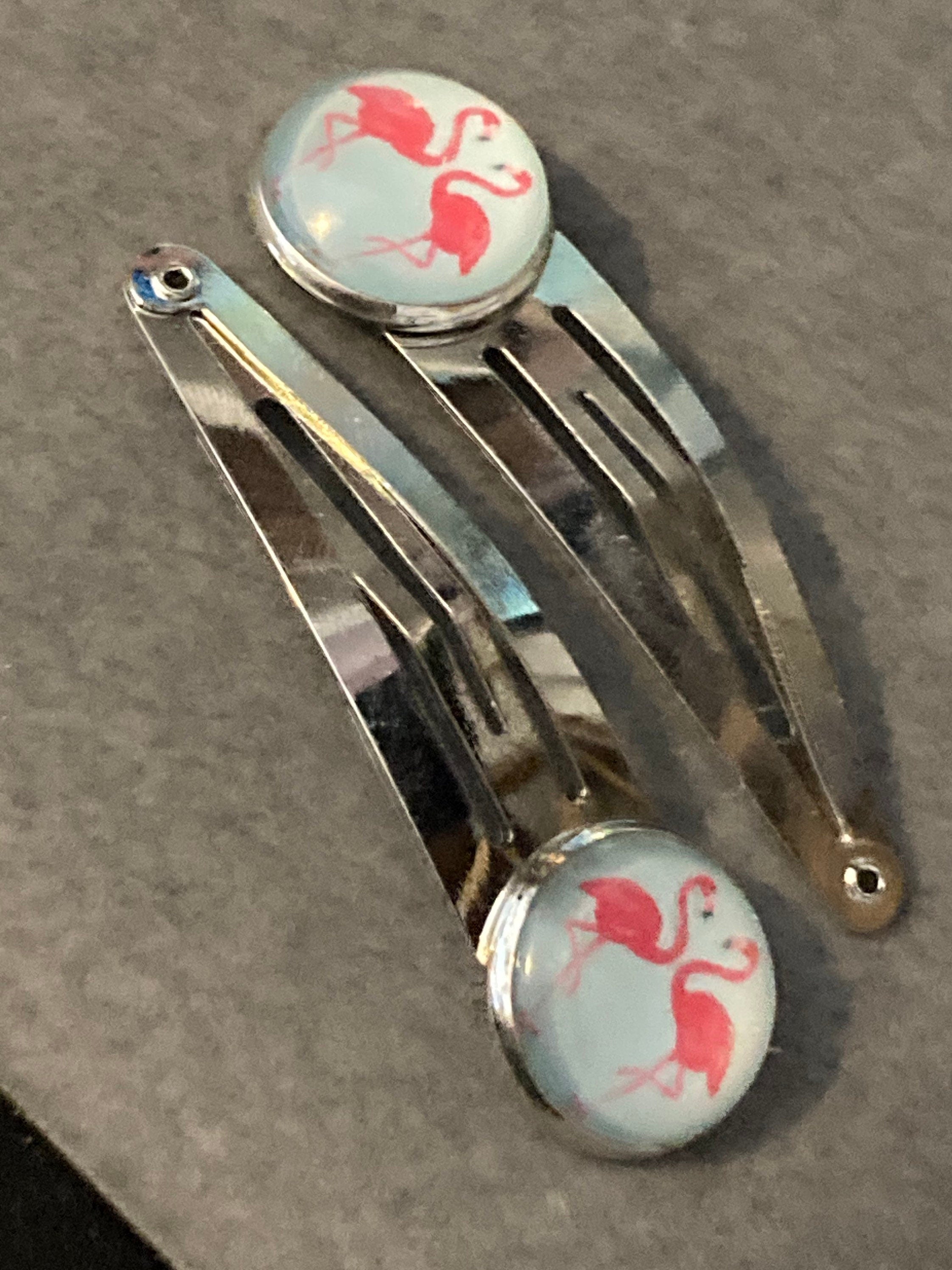 Kissing flamingo hair clips silver tone snap lock