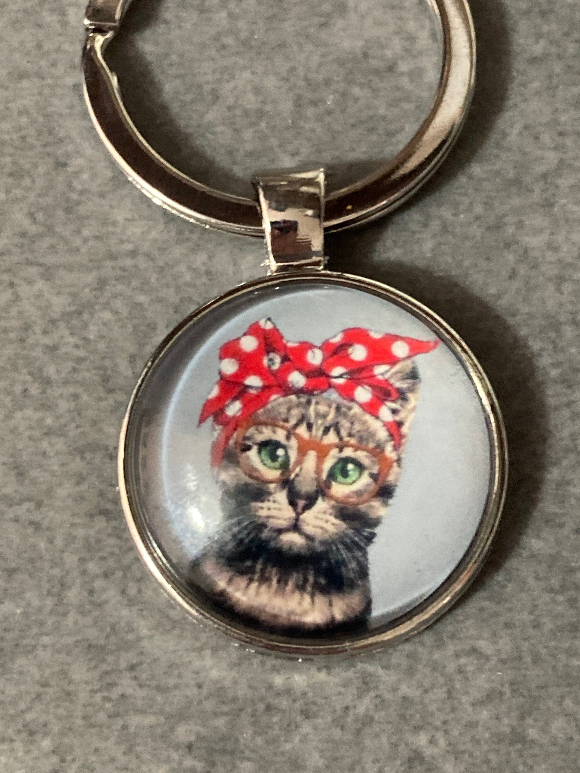 Vintage cat keyring silver tone key ring with 25mm glass cabochon detail