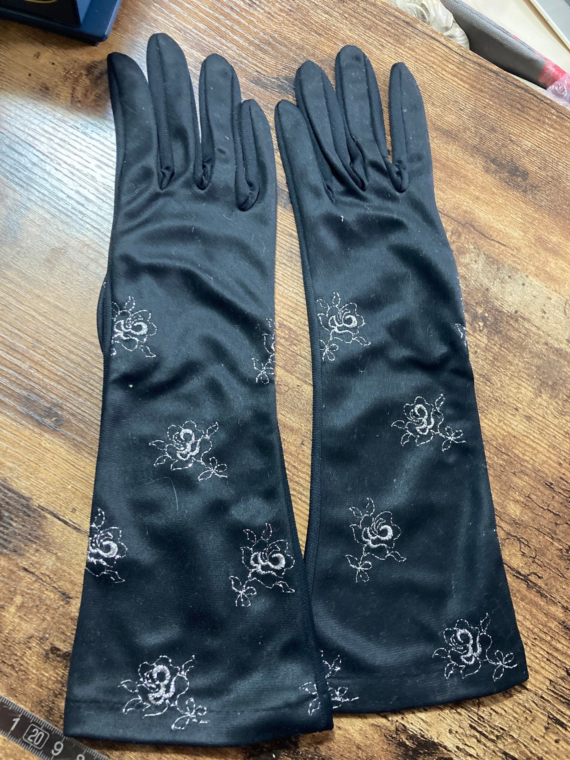 Stunning size 6.5 small medium mid century black silver thread work 33cm length cocktail formal evening gloves