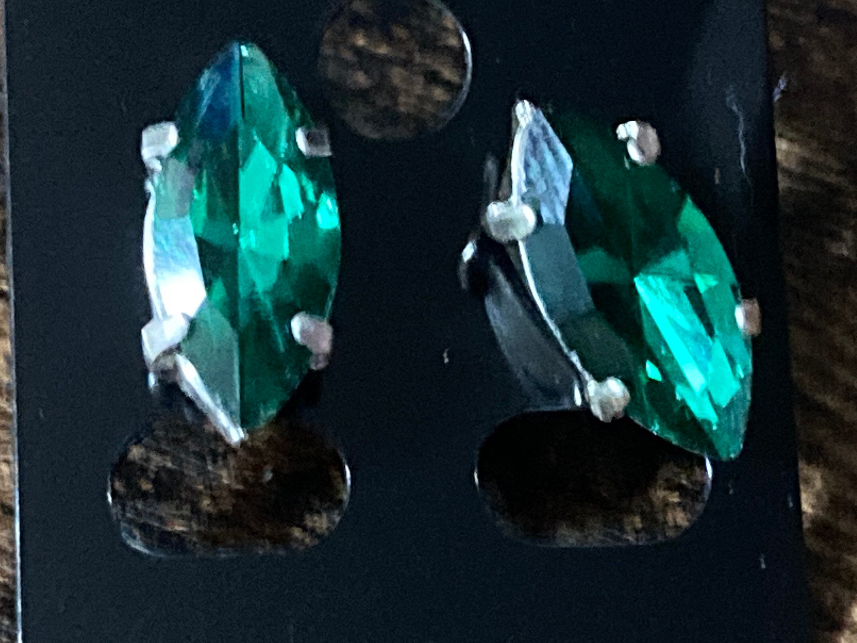 Emerald Green glass diamanté crystal earrings pierced 15mm