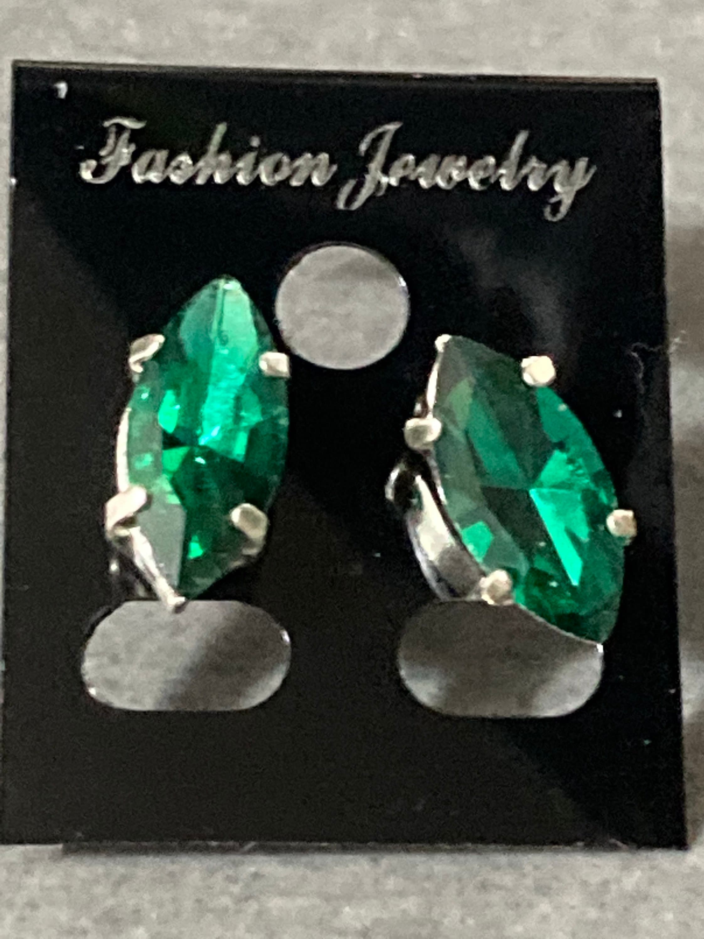 Emerald Green glass diamanté crystal earrings pierced 15mm