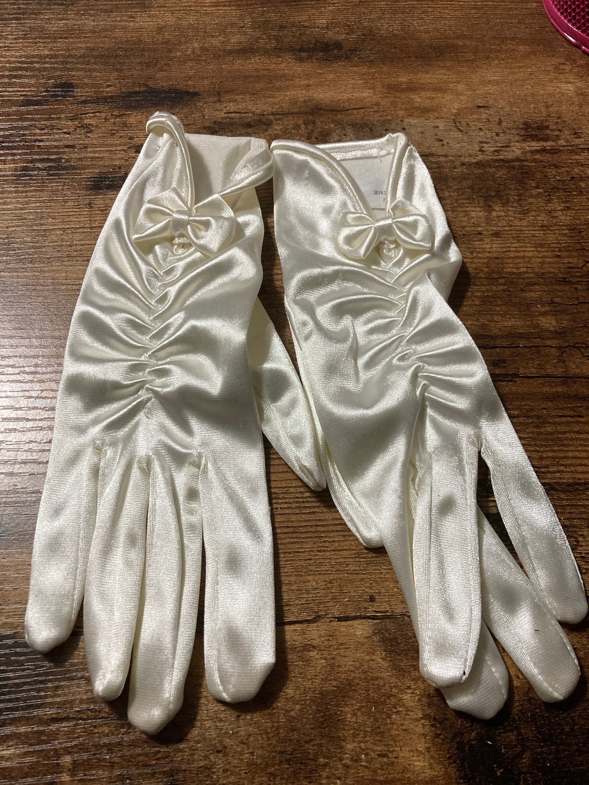 One size stretchy Signed DENTS true vintage 23cm short length cream ivory evening gloves ruched with bow