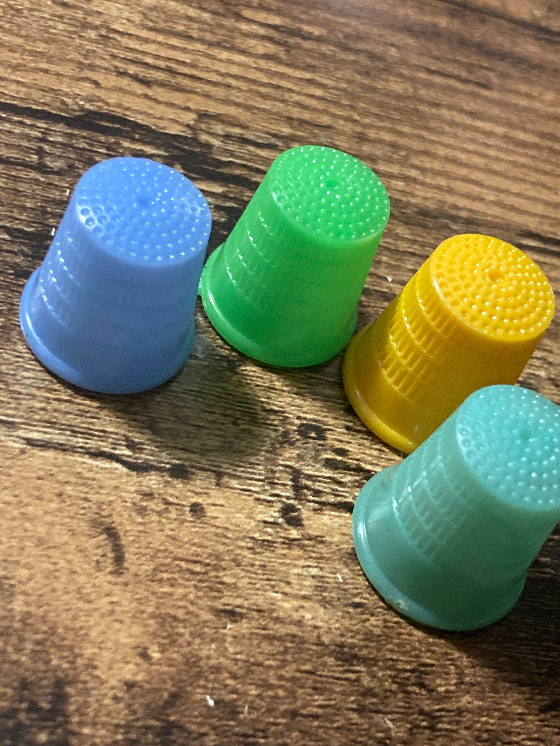 set of 4 Art Deco galalith early plastic coloured sewing thimbles Size S small