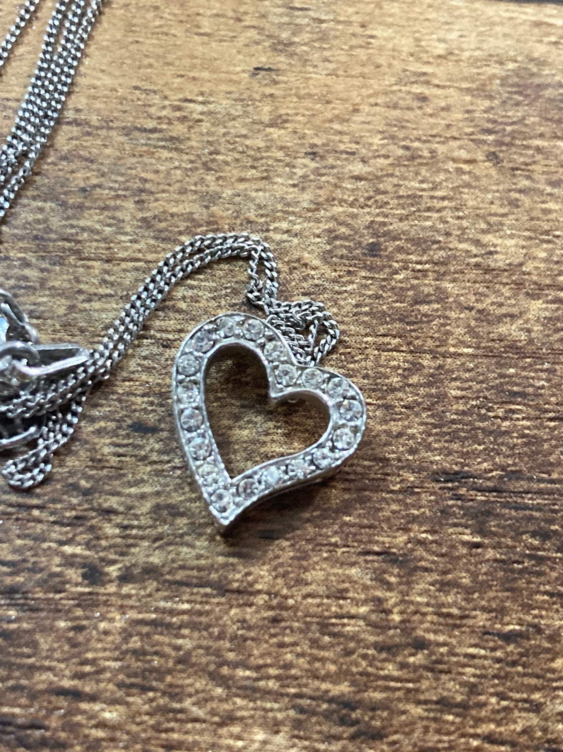 retro 925 Sterling silver modernist diamanté heart pendant silver chain necklace 2.6gms adj 41cm to 48cm