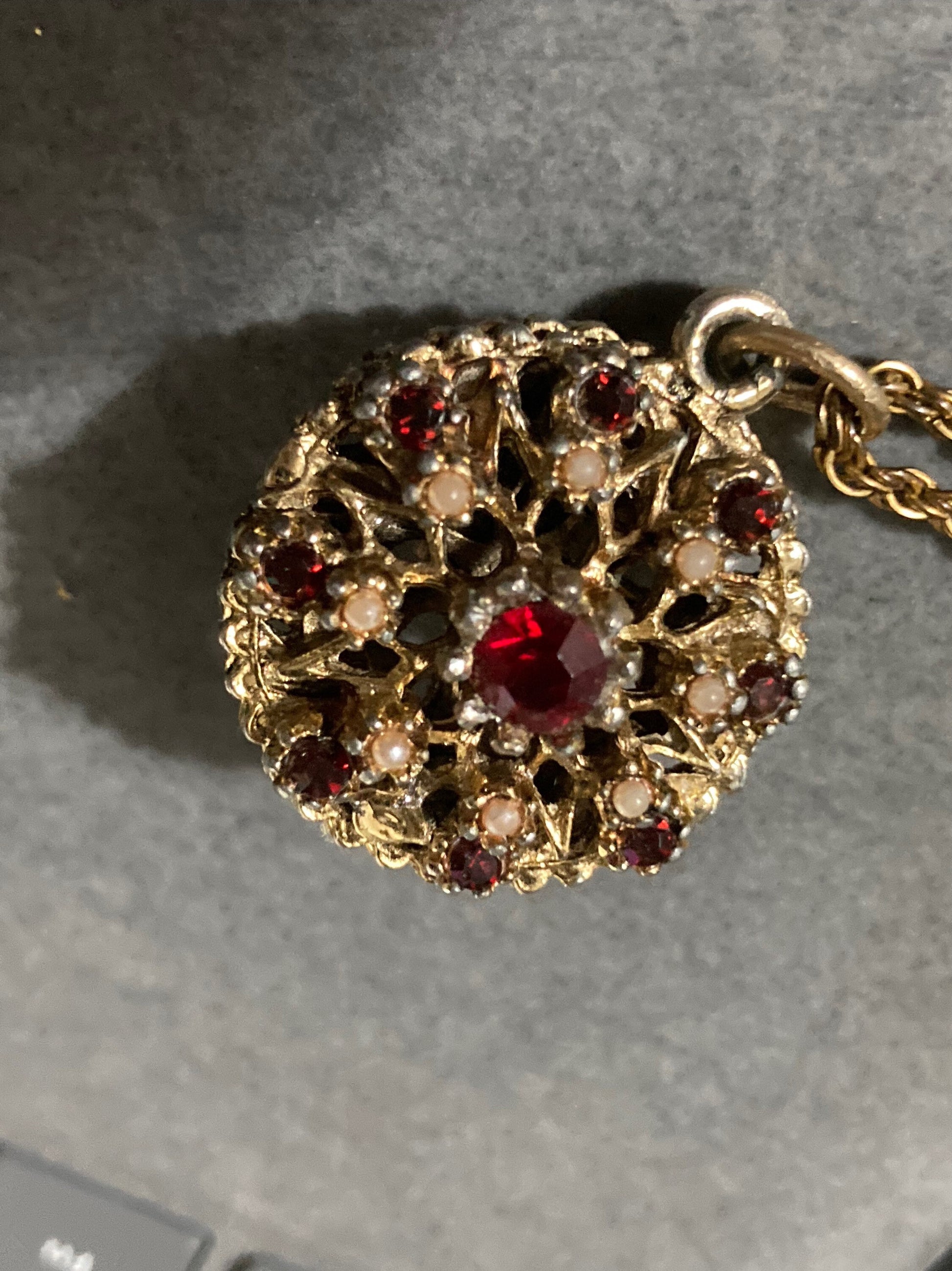 vintage gold tone ruby glass faux Pearl cabochon Etruscan pendant necklace