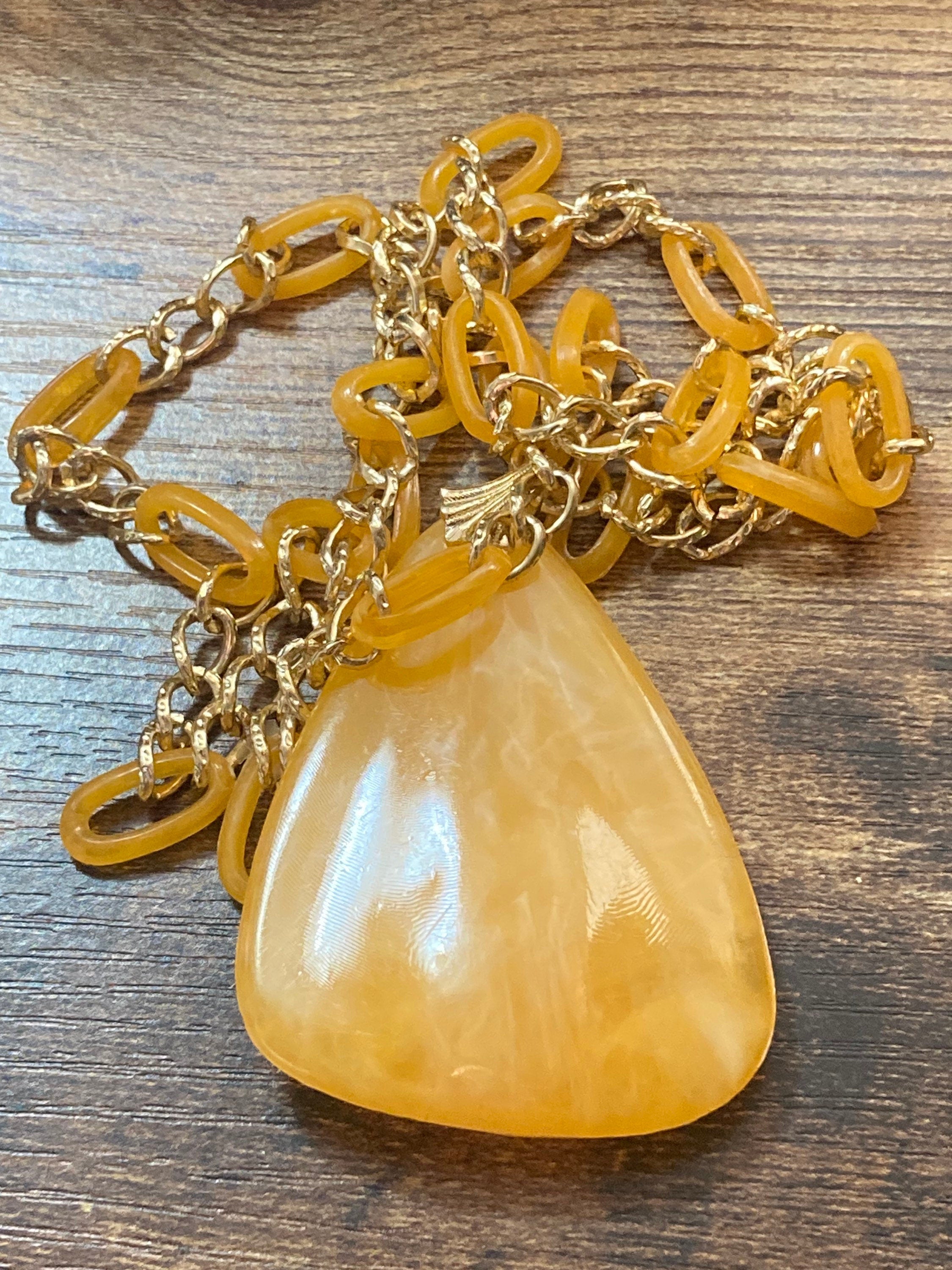 Vintage gold tone chain link orange plastic medallion pendant necklace 1960s