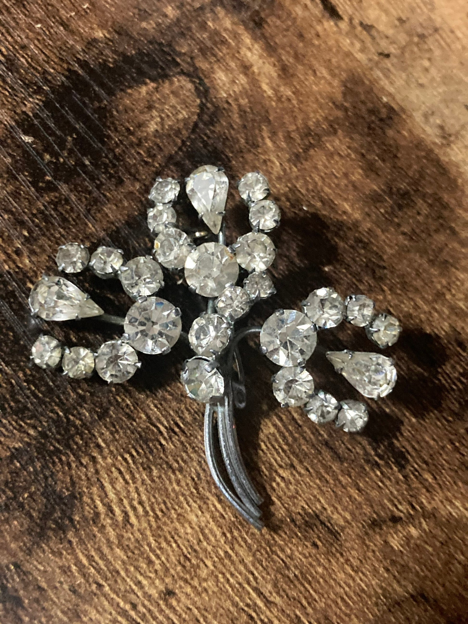 Vintage floral paste glass Diamante silver tone Brooch