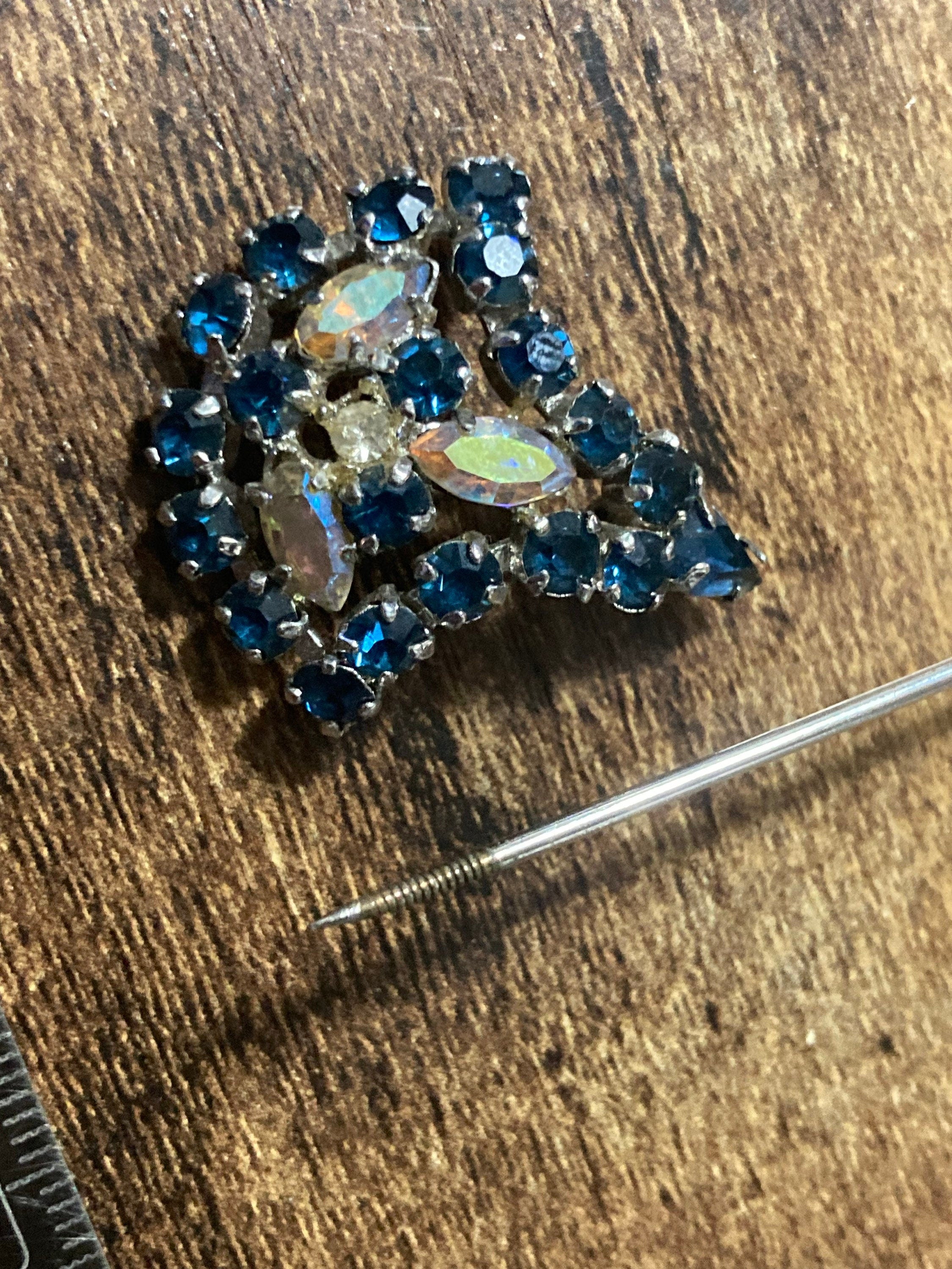 Vintage jabot hat flash stick pin clear Aurora borealis dark blue rhinestone paste set