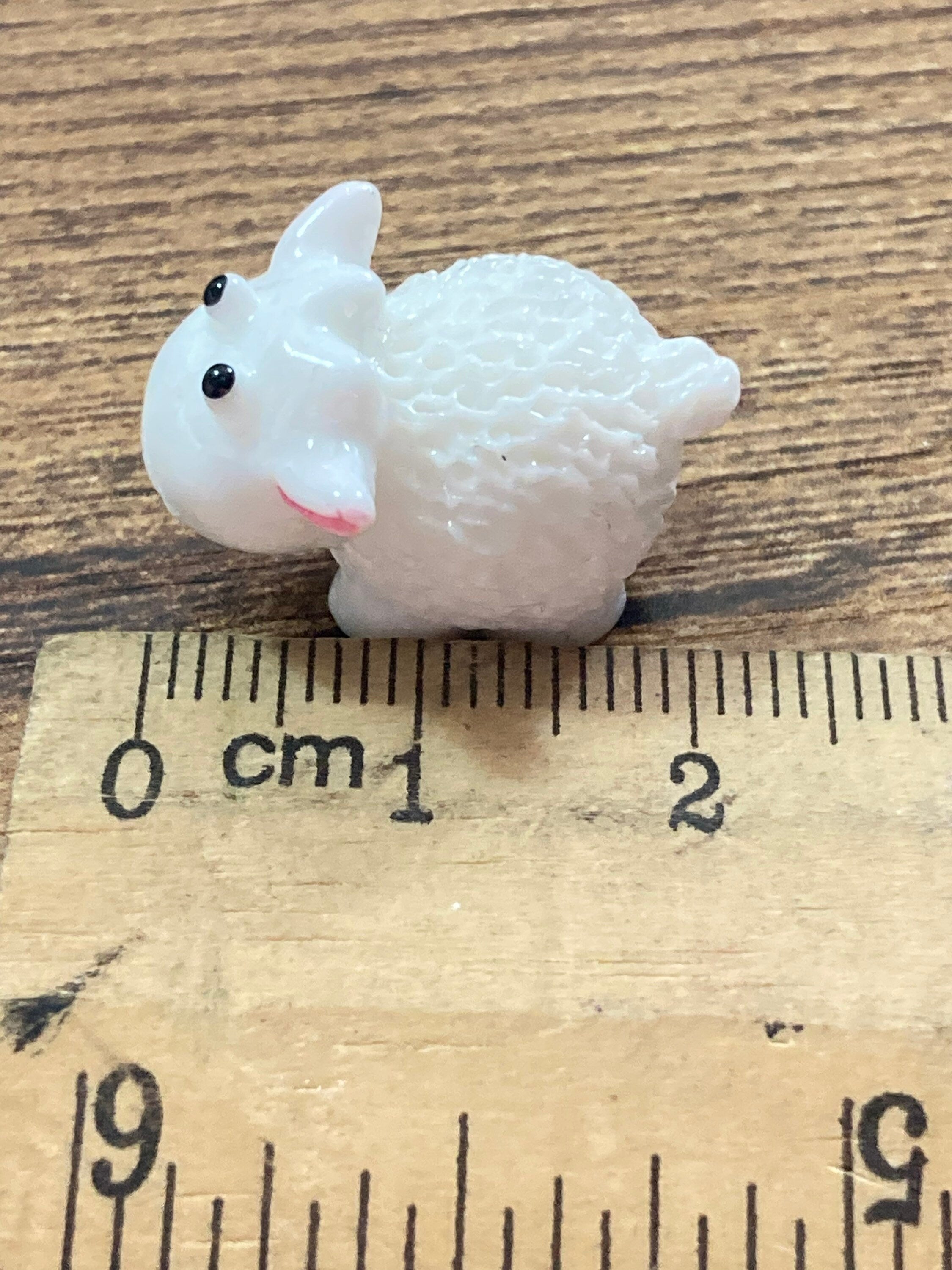 Mini 2cm 2 x cute sitting pink white woolly sheep lambs plastic cake toppers fairy garden decorations