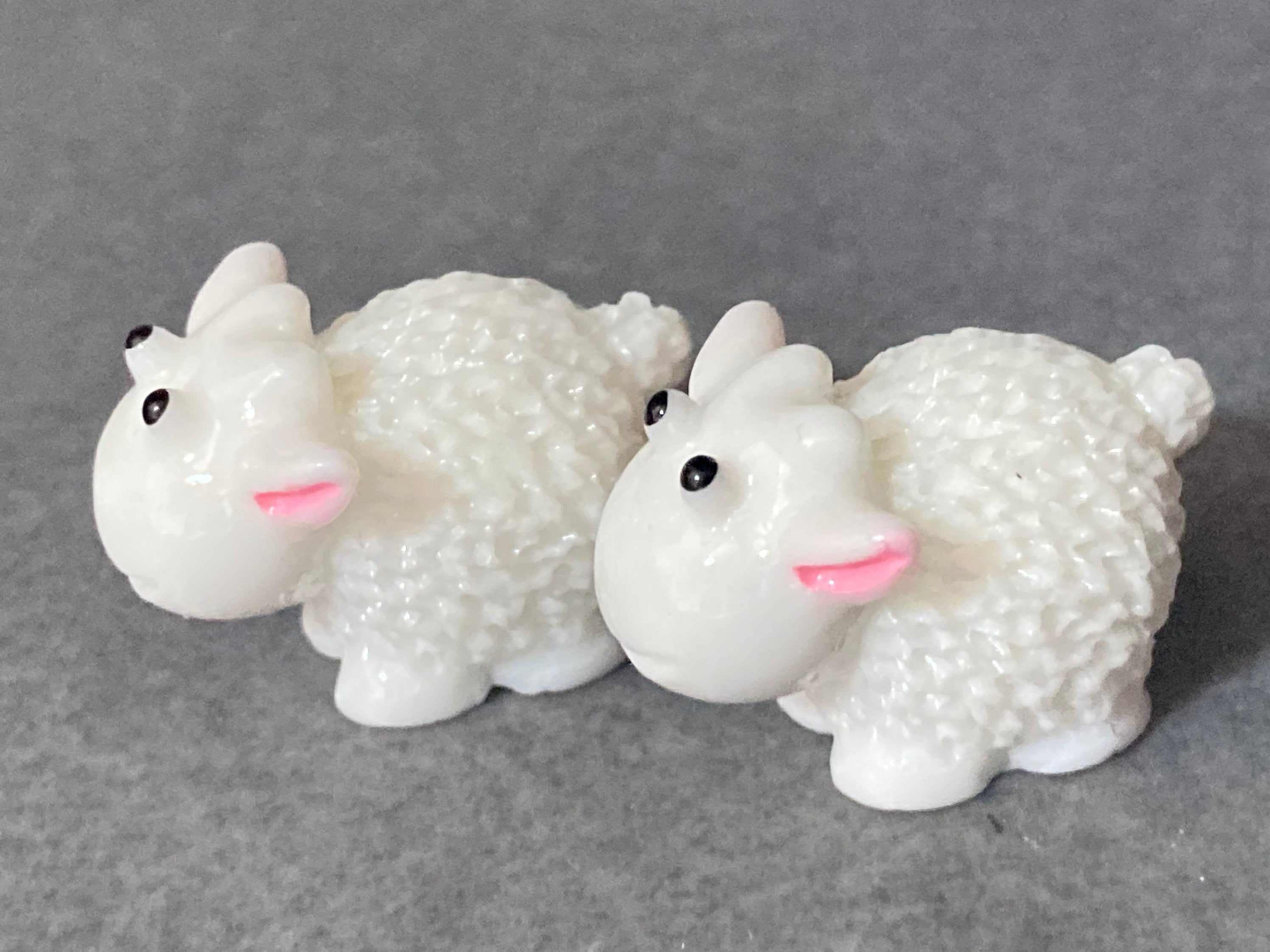 Mini 2cm 2 x cute sitting pink white woolly sheep lambs plastic cake toppers fairy garden decorations