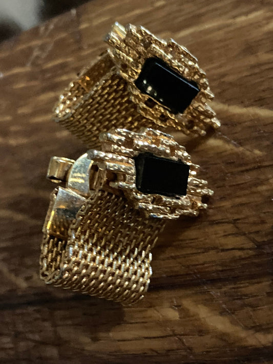 Brutalist 1970s modernist men’s statement gold tone mesh link cufflinks with black stones