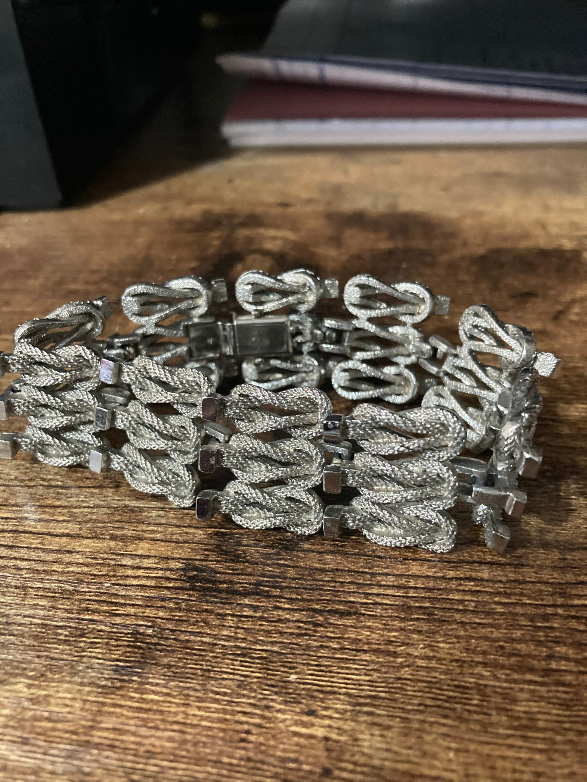 Brutalist silver tone metal textured wide chain link bracelet 18.5cm