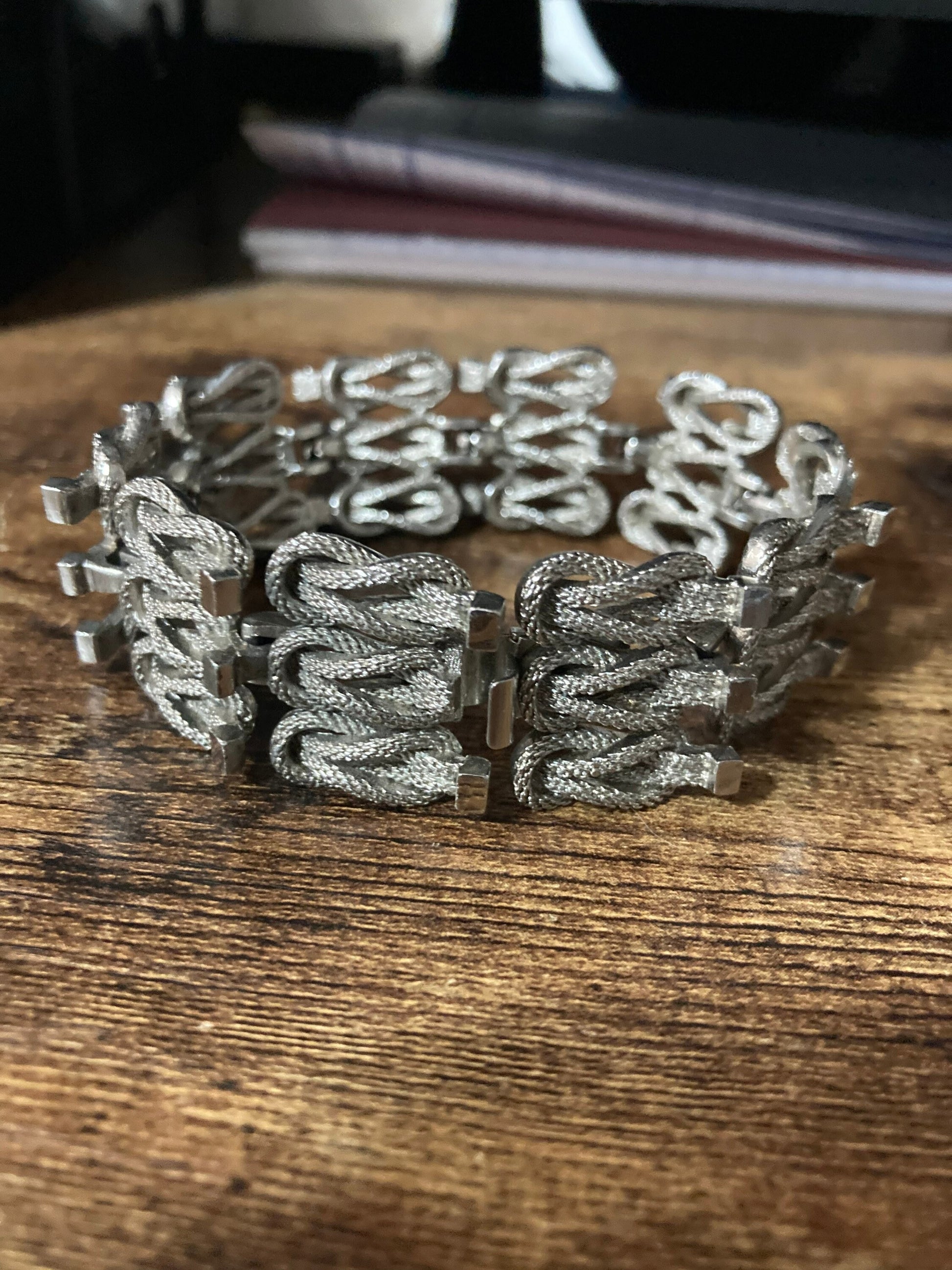 Brutalist silver tone metal textured wide chain link bracelet 18.5cm