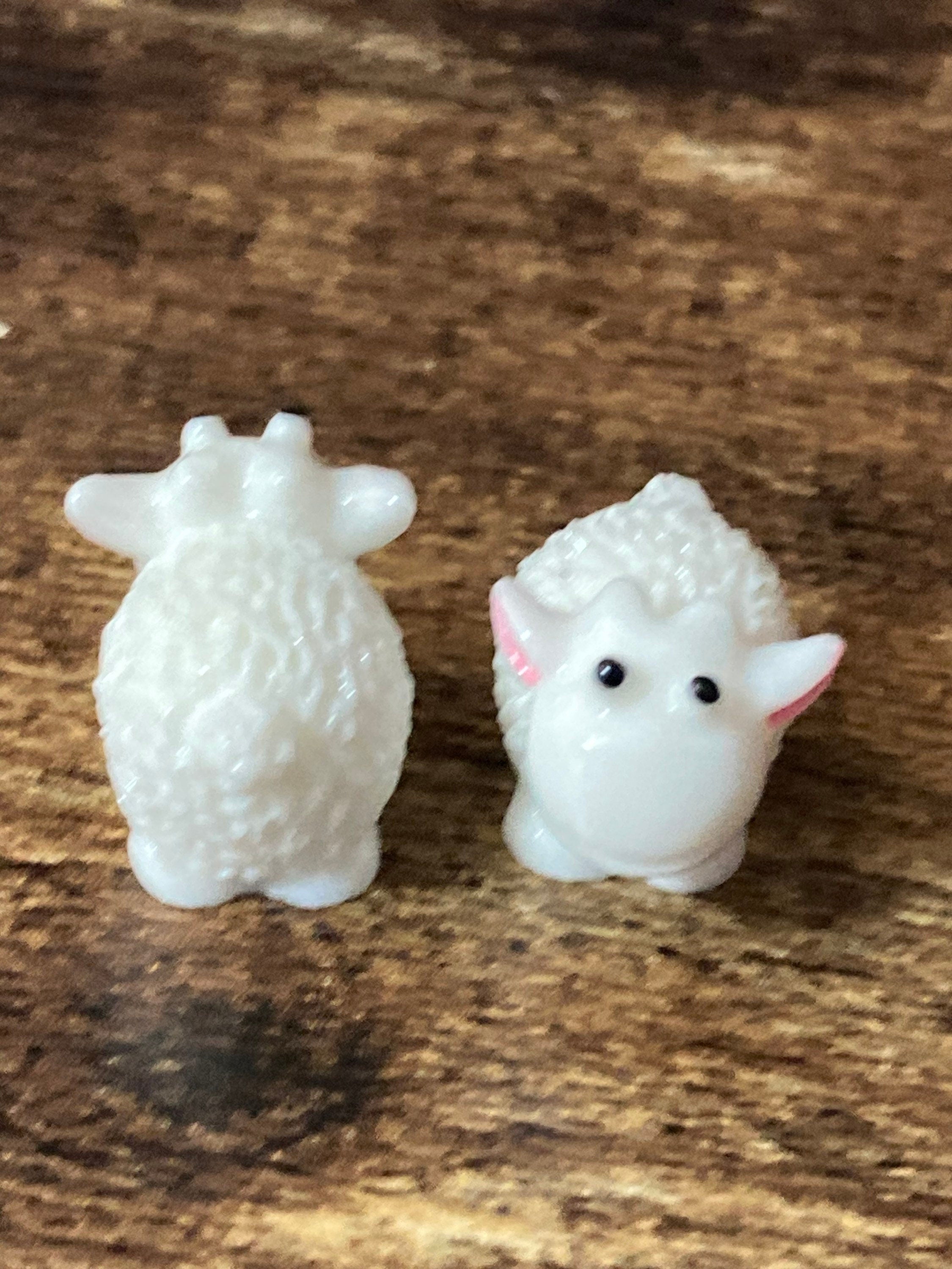 Mini 2cm 2 x cute sitting pink white woolly sheep lambs plastic cake toppers fairy garden decorations