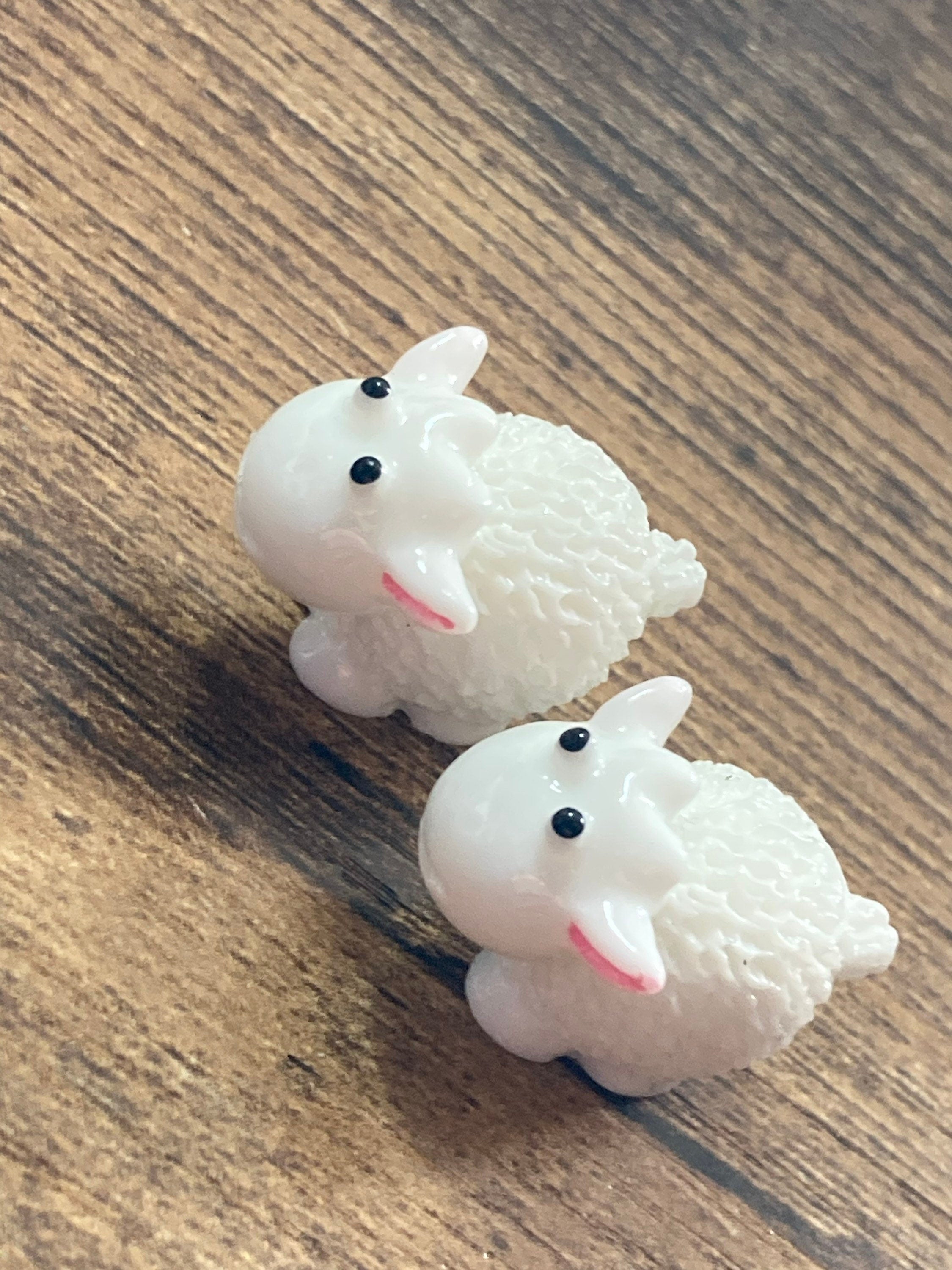 Mini 2cm 2 x cute sitting pink white woolly sheep lambs plastic cake toppers fairy garden decorations