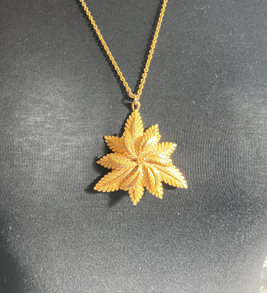 vintage Modernist gold tone brutalist large round floral leaf pendant necklace on 70cm chain