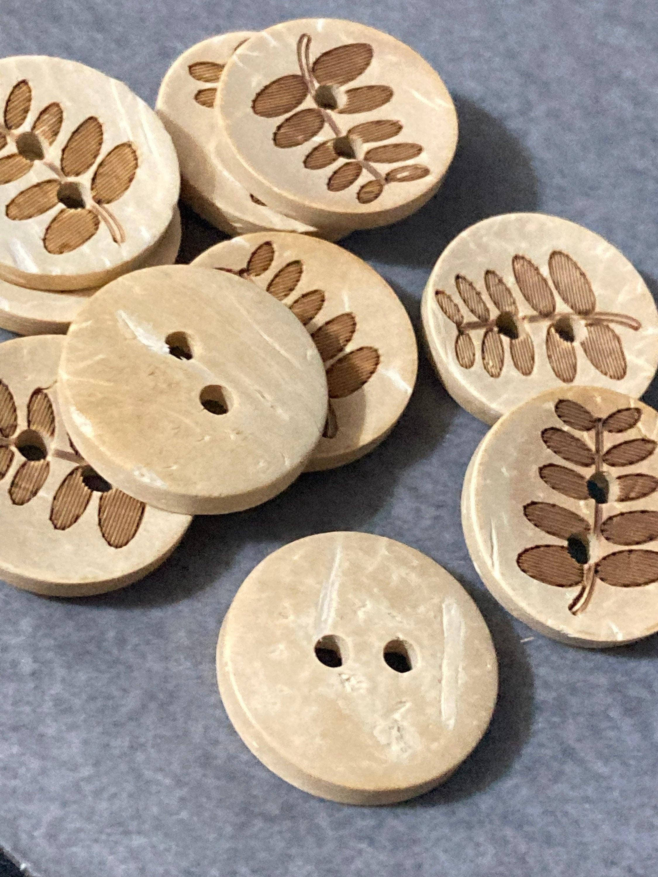 10 x 18mm brown Leaf Design natural Coconut wooden Buttons